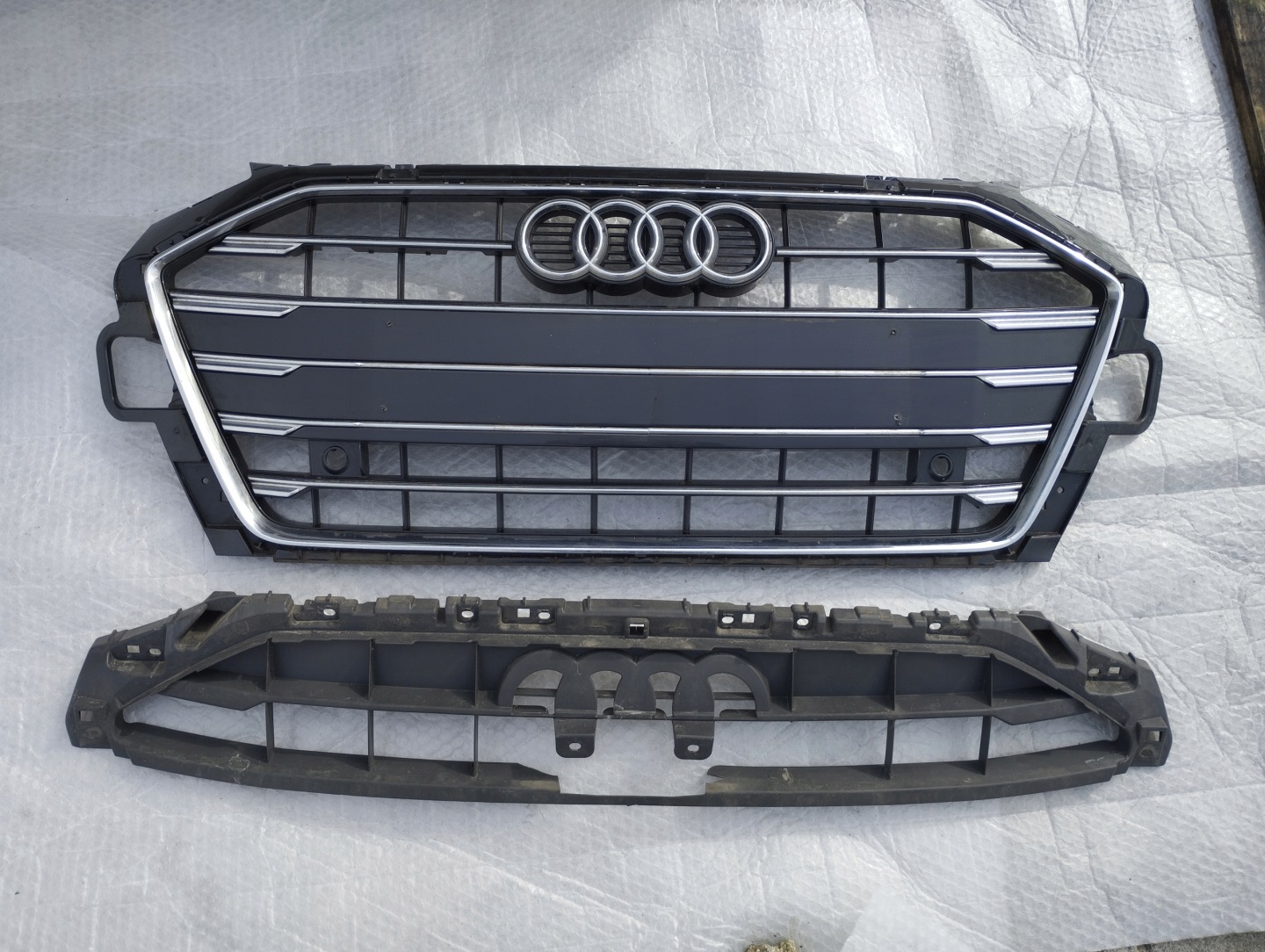 Audi A4 8W0 Kühlergrill FRONTGRILL Kühlergitter 8W0807233C - Thumbnail 1