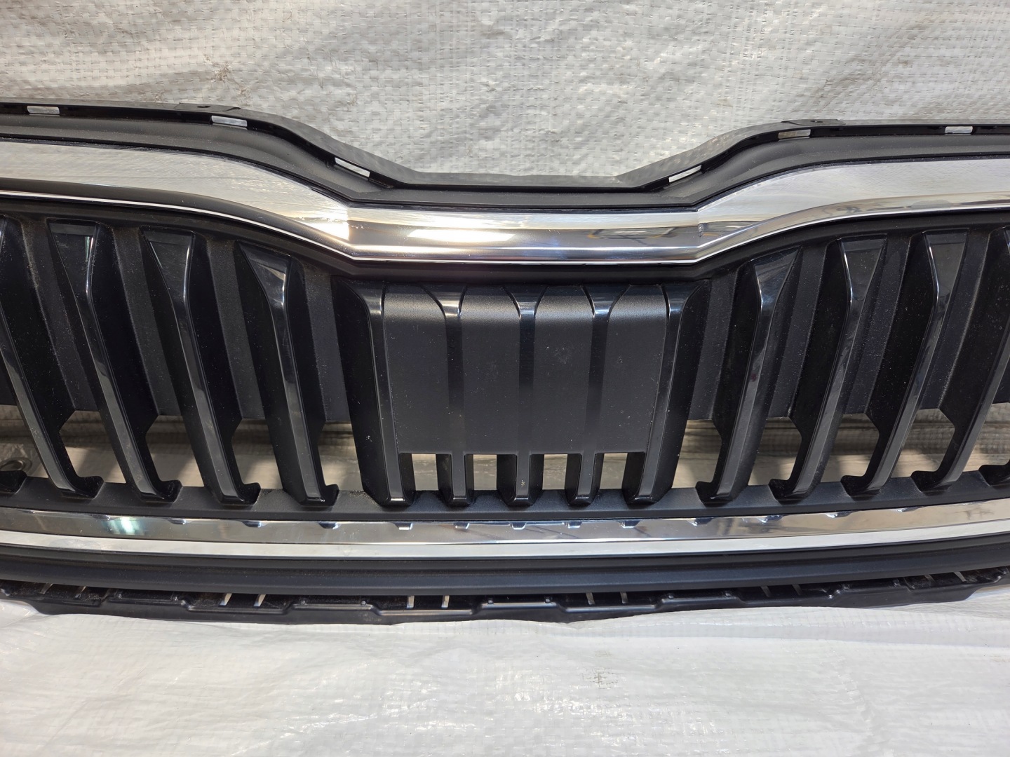 Skoda Scala 657 Kühlergrill FRONTGRILL Kühlergitter 657853653A - Thumbnail 4