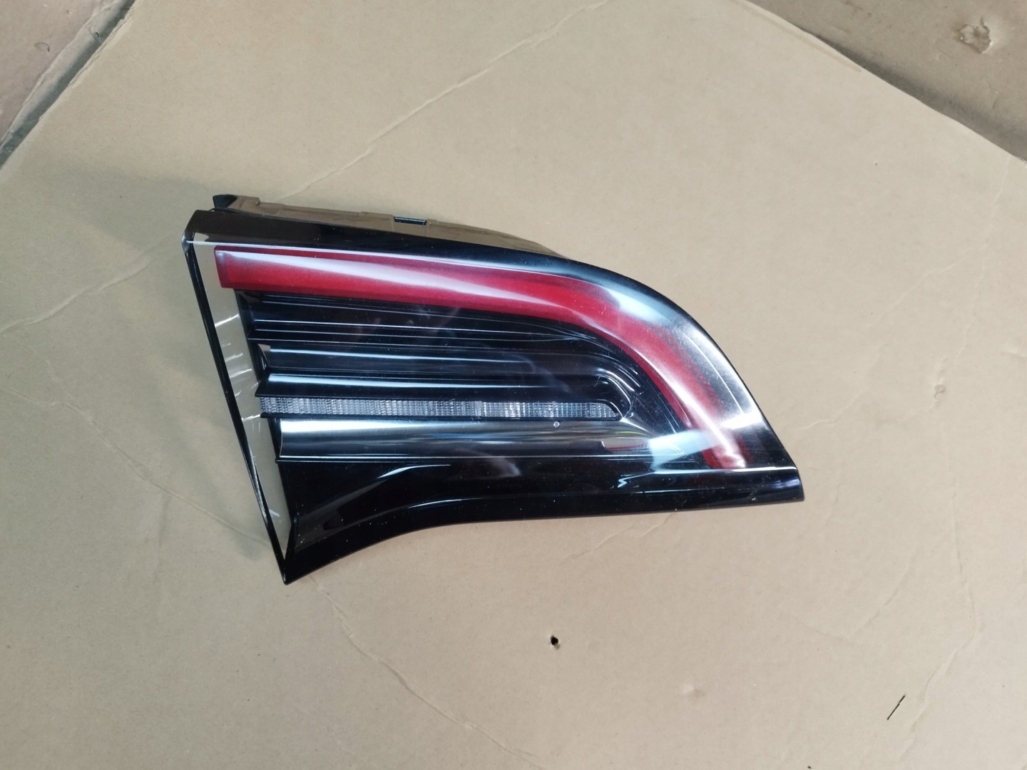 Tesla Model Y 005 Rückleuchte 150208800A Rearlamp - Thumbnail 1
