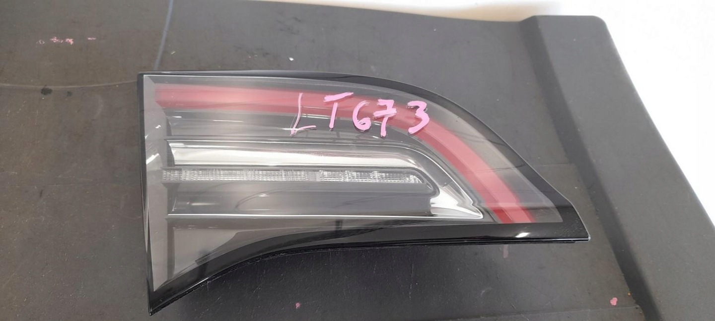 Tesla Model 3 003 Rückleuchte Rearlamp - Thumbnail 1