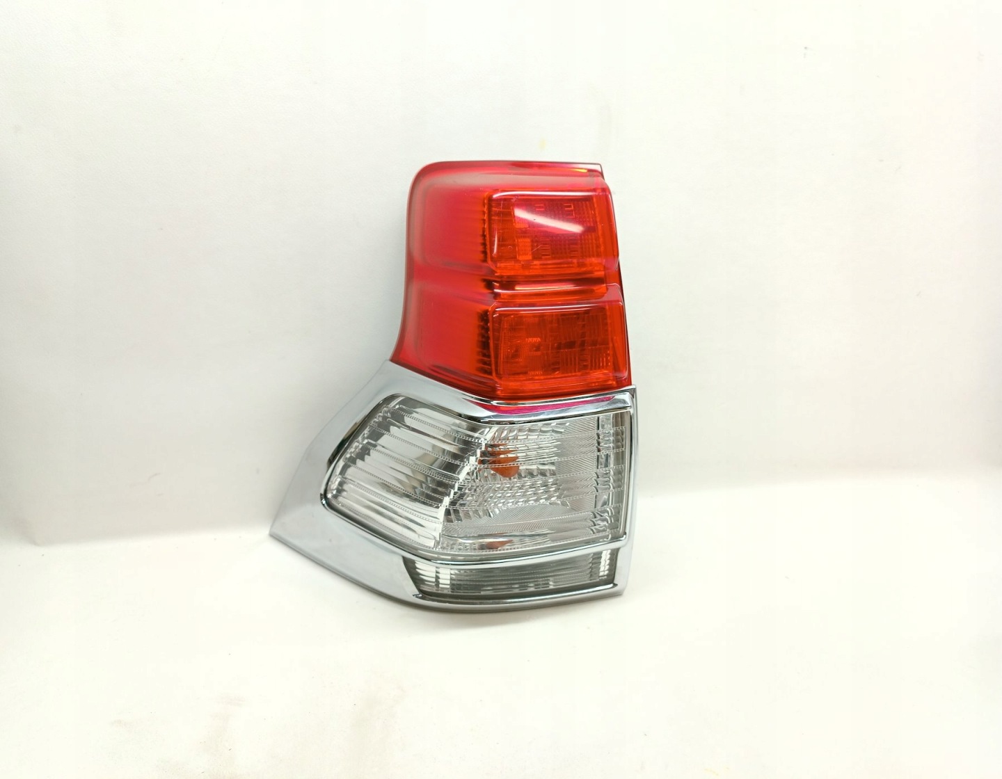 Toyota Land Cruiser J8/J10/J20 J8 Rückleuchte Rearlamp - Thumbnail 1