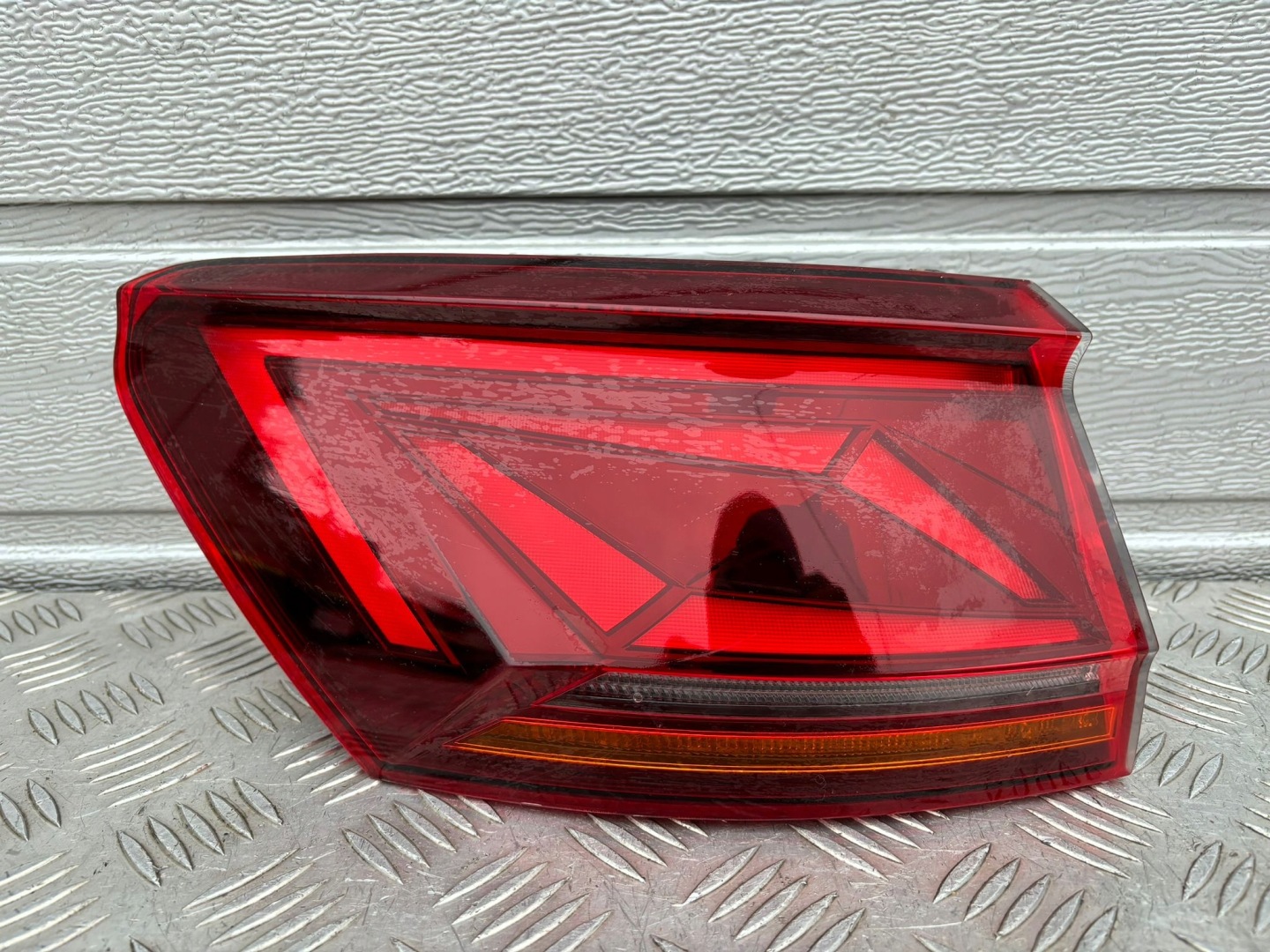 VW Touareg I Rückleuchte Rearlamp - Thumbnail 1