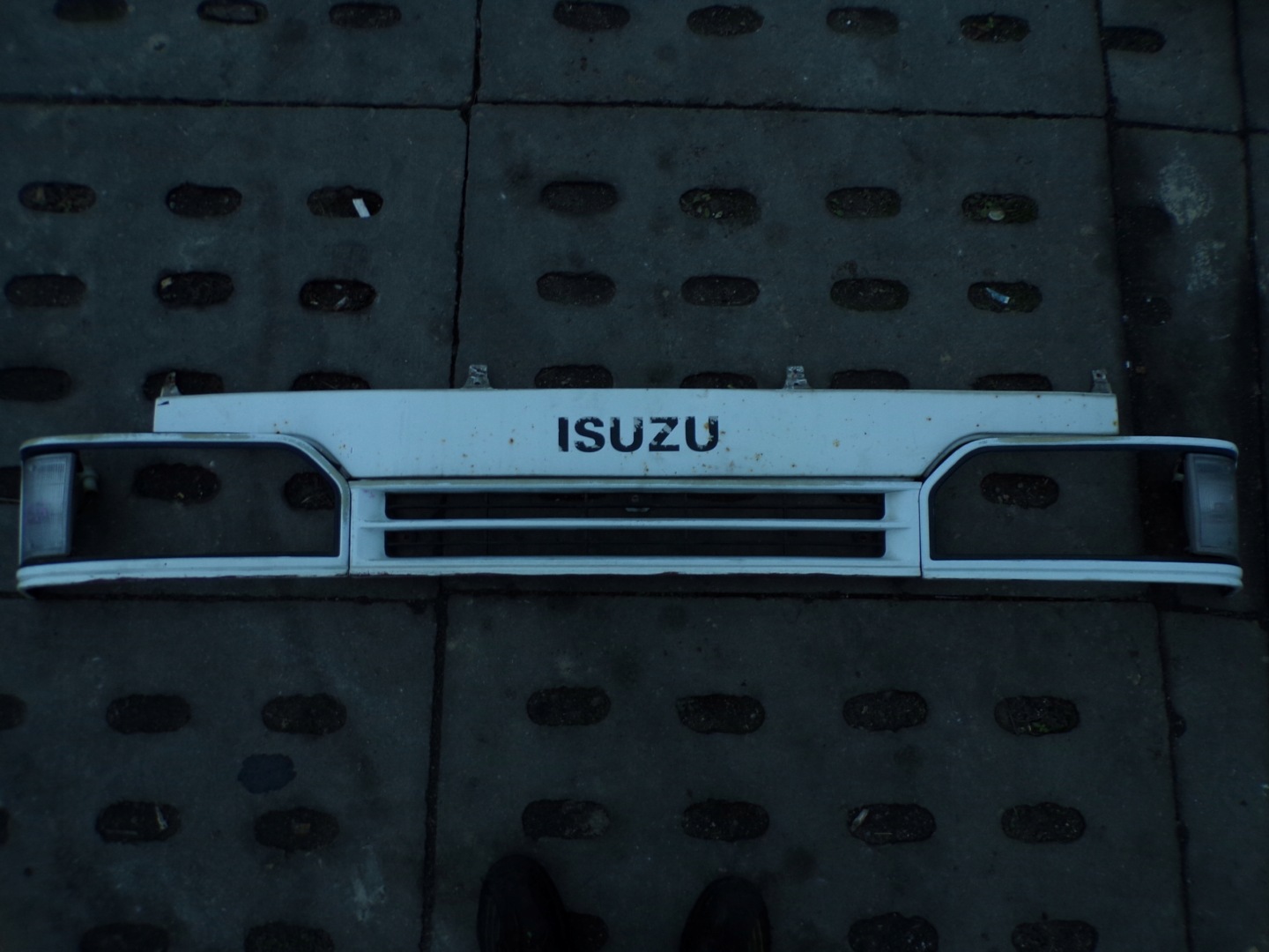 Isuzu Midi Kühlergrill FRONTGRILL Kühlergitter - Thumbnail 1