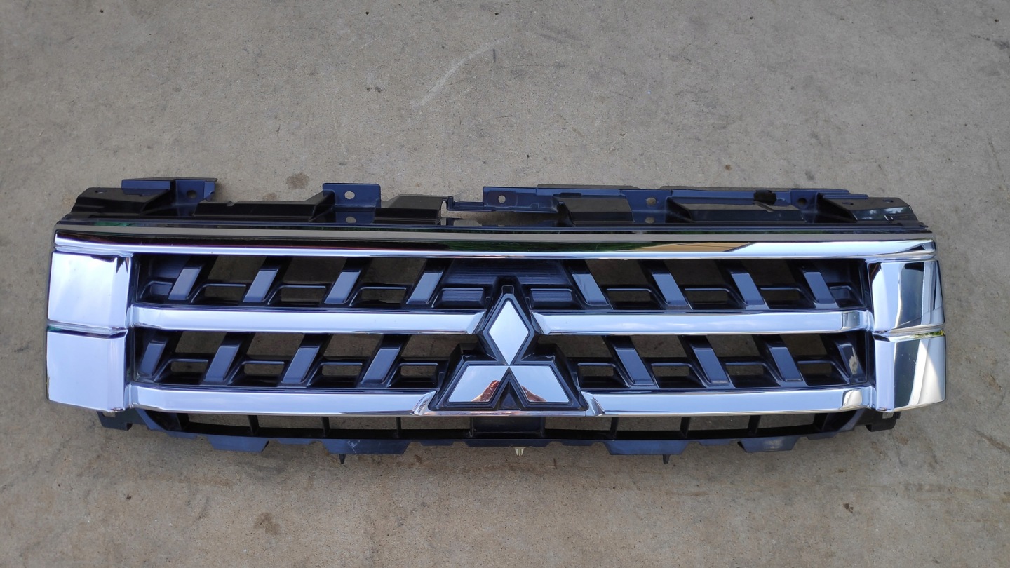 Mitsubishi Pajero V80 Kühlergrill FRONTGRILL Kühlergitter 7450A975 - Thumbnail 1