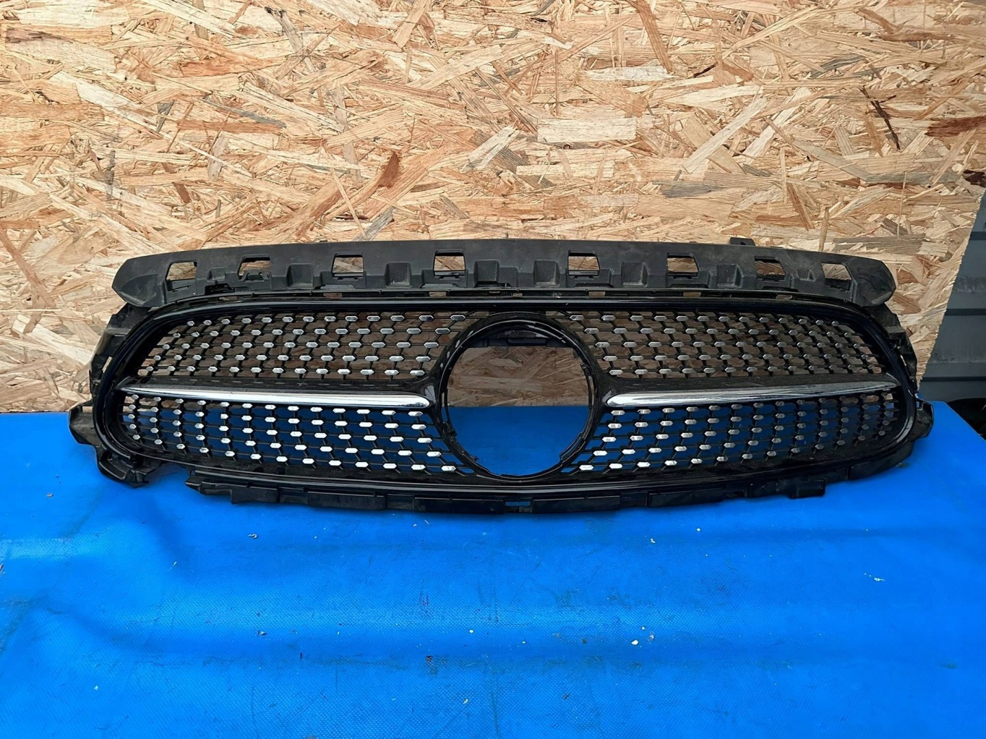 Mercedes-Benz E-Klasse W238 Kühlergrill FRONTGRILL Kühlergitter A2388883100 - Thumbnail 1