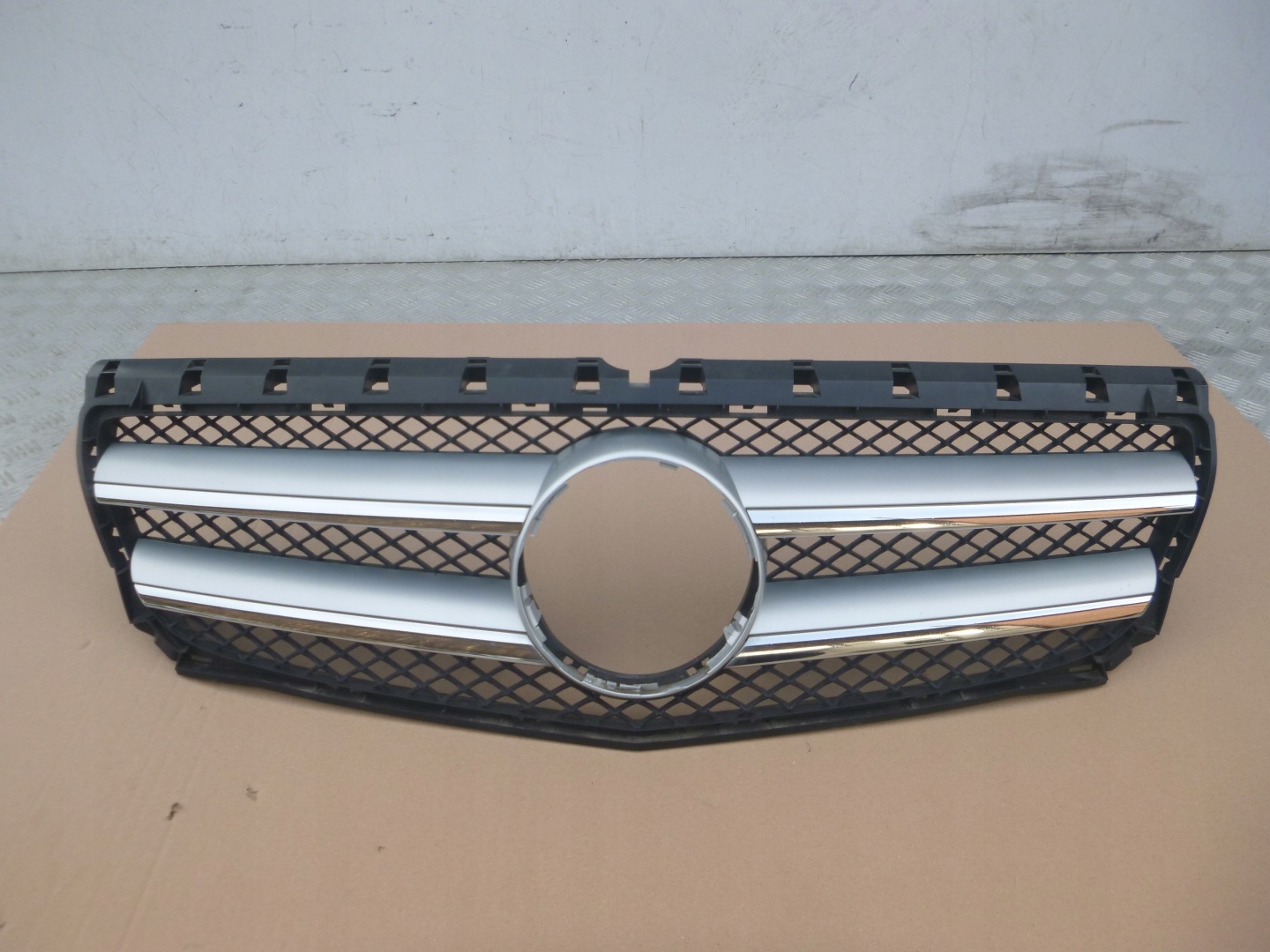 Mercedes-Benz B-Klasse W246 Kühlergrill FRONTGRILL Kühlergitter A2468880260 - Thumbnail 1