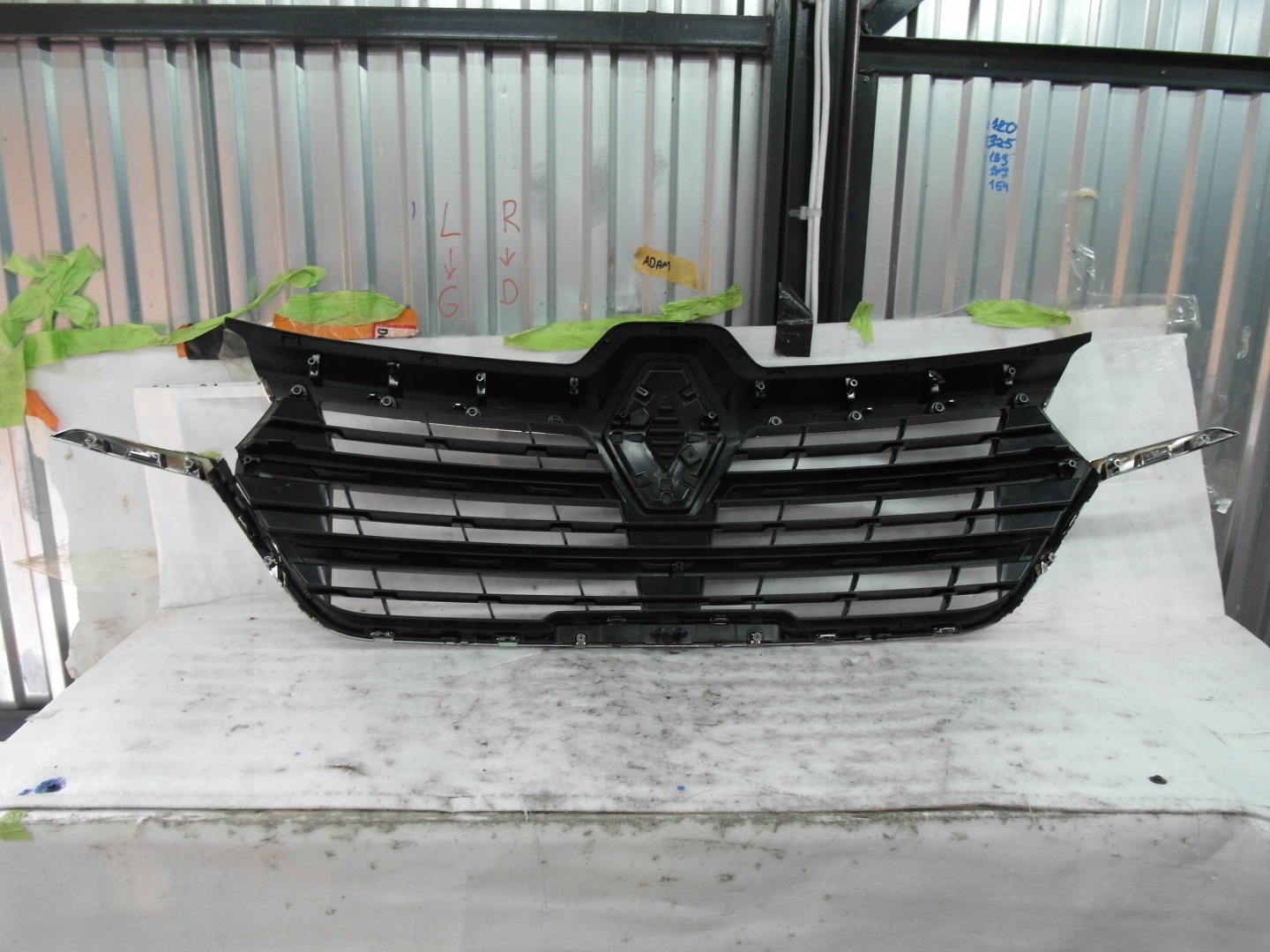 Renault Trafic L Kühlergrill FRONTGRILL Kühlergitter 623103743R - Thumbnail 6