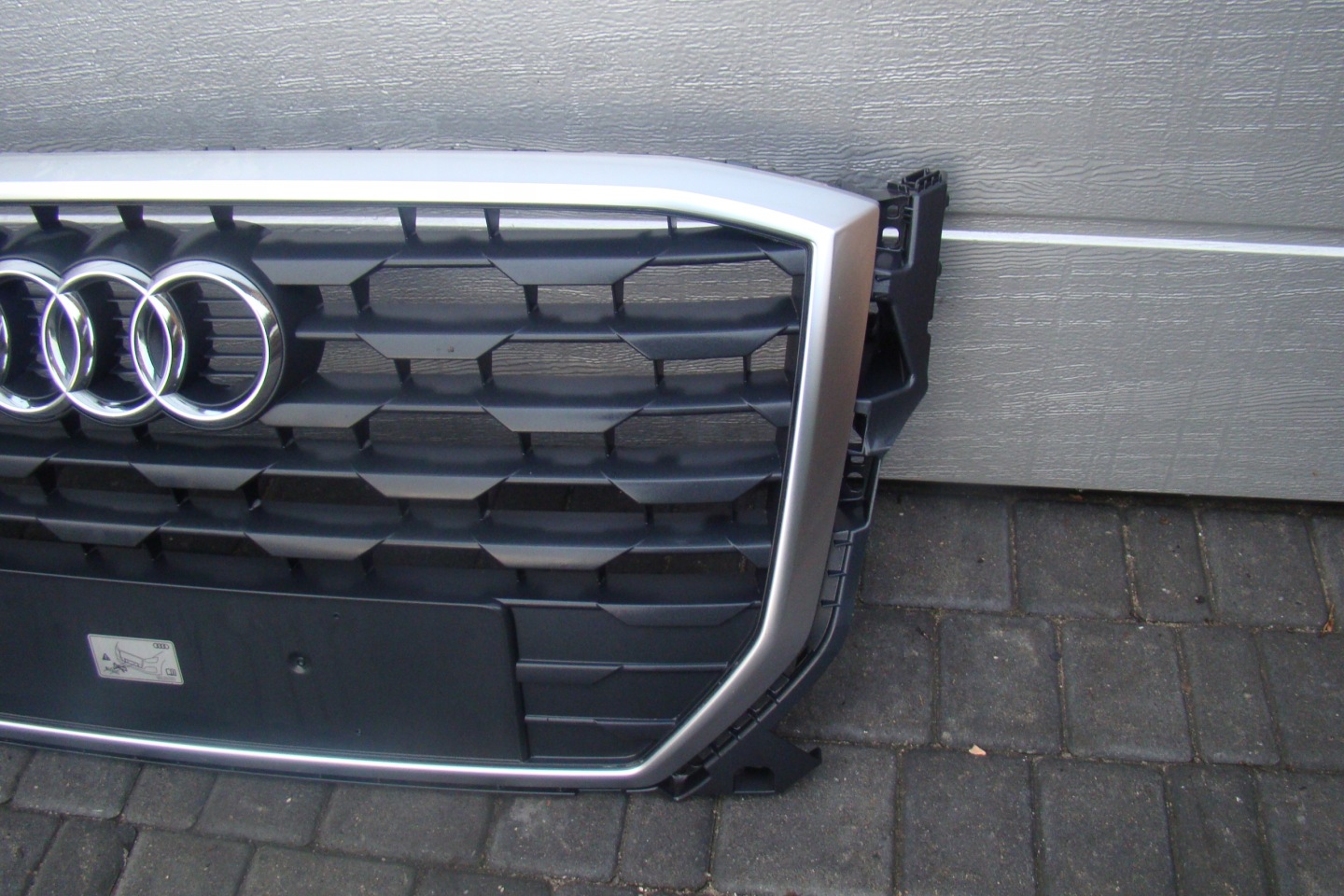 Audi Q2 Kühlergrill FRONTGRILL Kühlergitter 81A853654 - Thumbnail 3