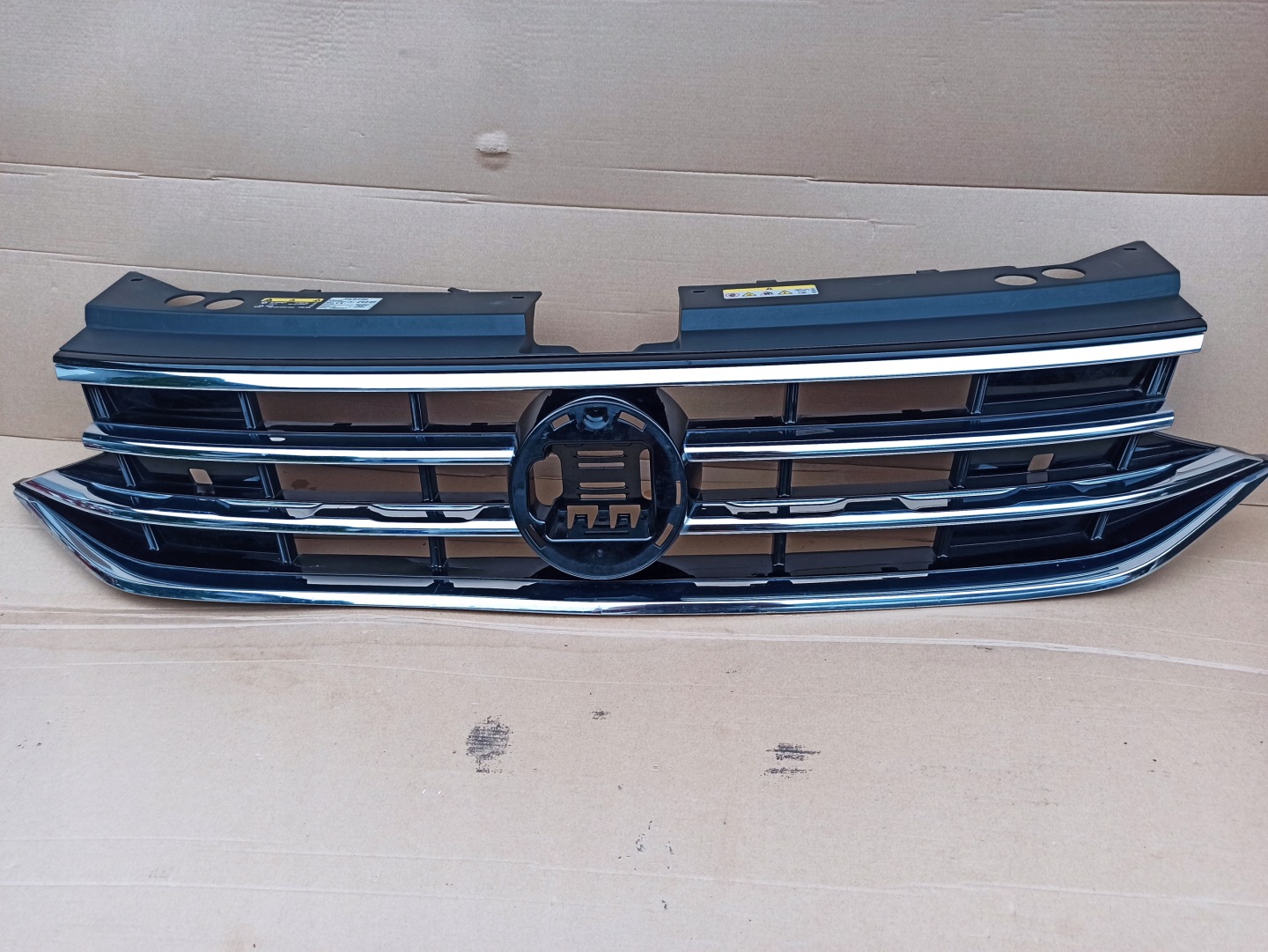 VW Tiguan Kühlergrill FRONTGRILL Kühlergitter 5NA853653N - Thumbnail 1