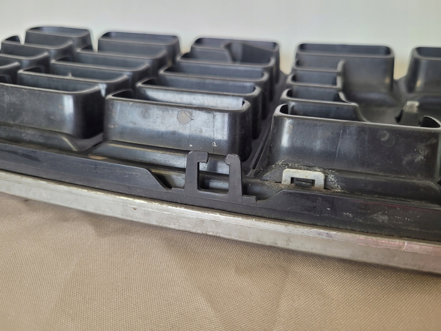 Volvo S70/V70/XC70 V70 Kühlergrill FRONTGRILL Kühlergitter 31255500BU - Thumbnail 11