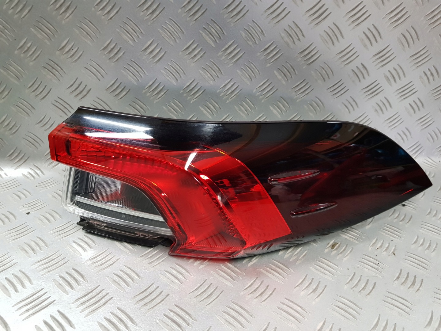 Toyota Corolla E170 Rückleuchte 8155002D118 Rearlamp - Thumbnail 1