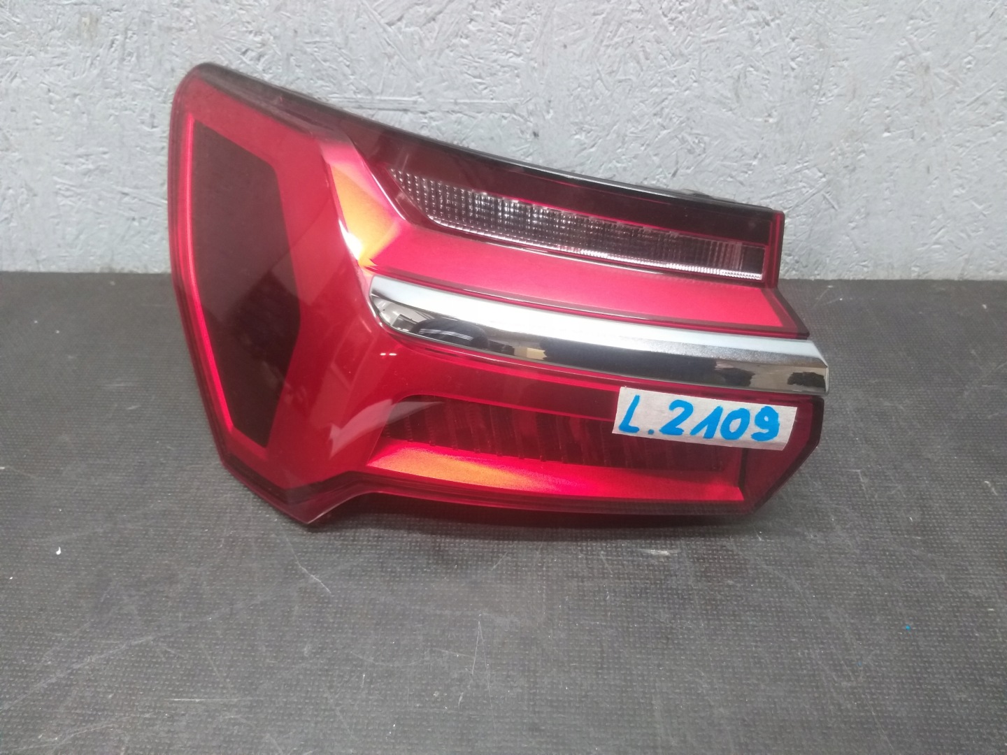 Audi A6 Rückleuchte 4K5945069 Rearlamp - Thumbnail 1