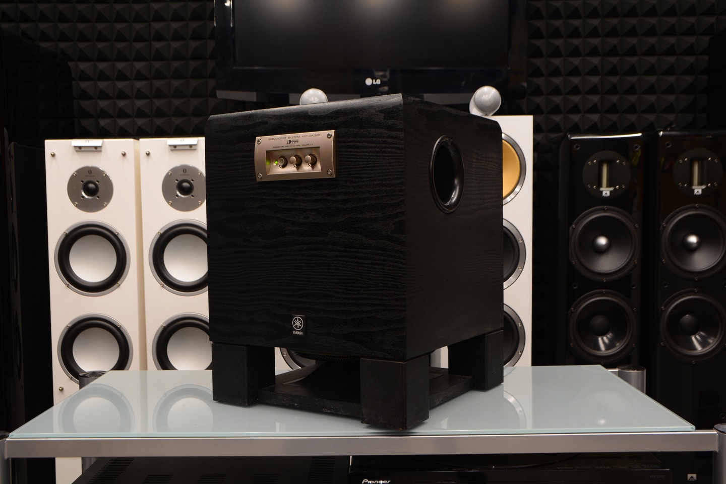 Mocny subwoofer aktywny Yamaha YST-SW320 do kina domowego i muzyki