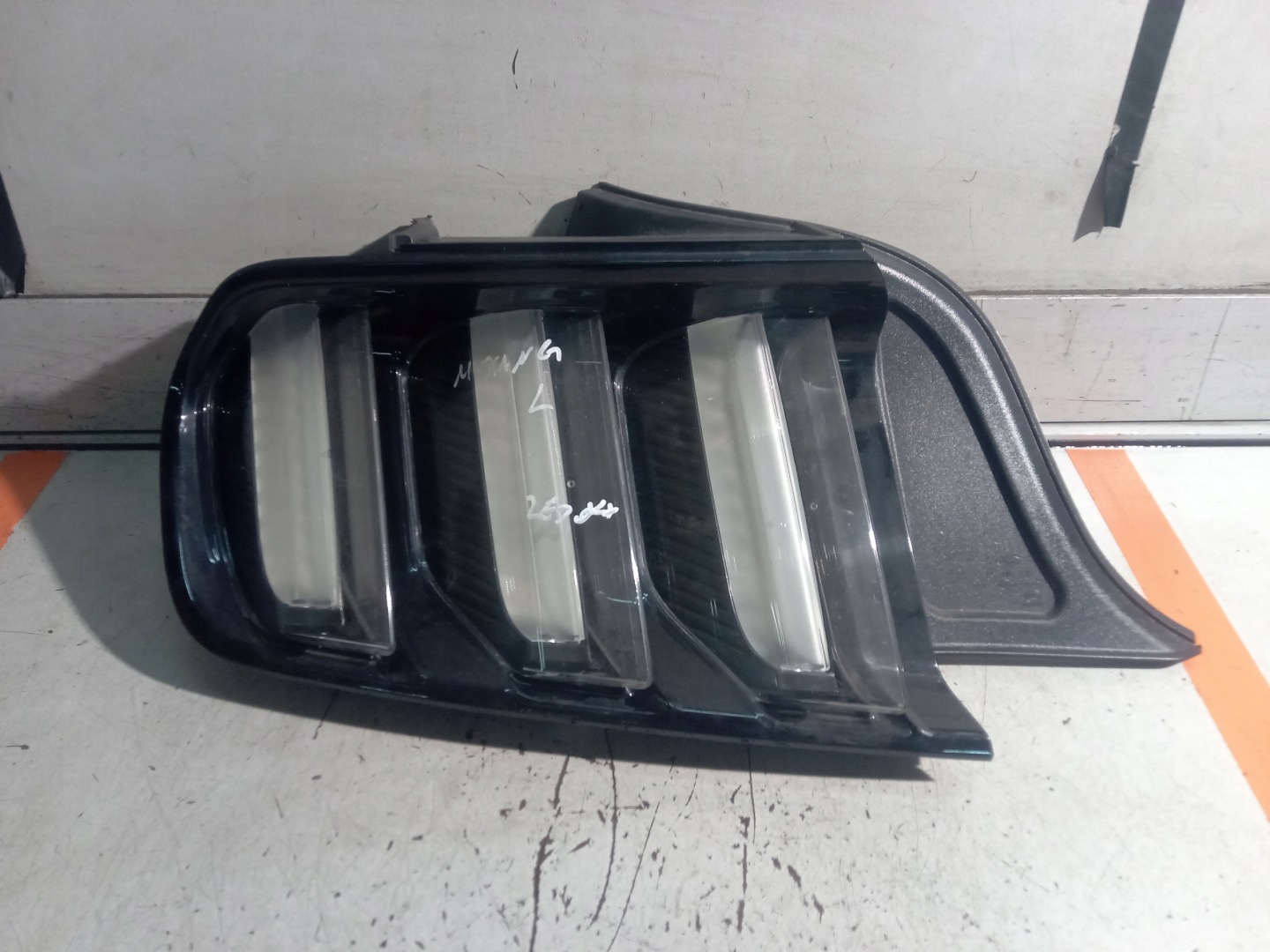 Ford Mustang II Mk2 Rückleuchte FR3B13B505C Rearlamp - Thumbnail 1