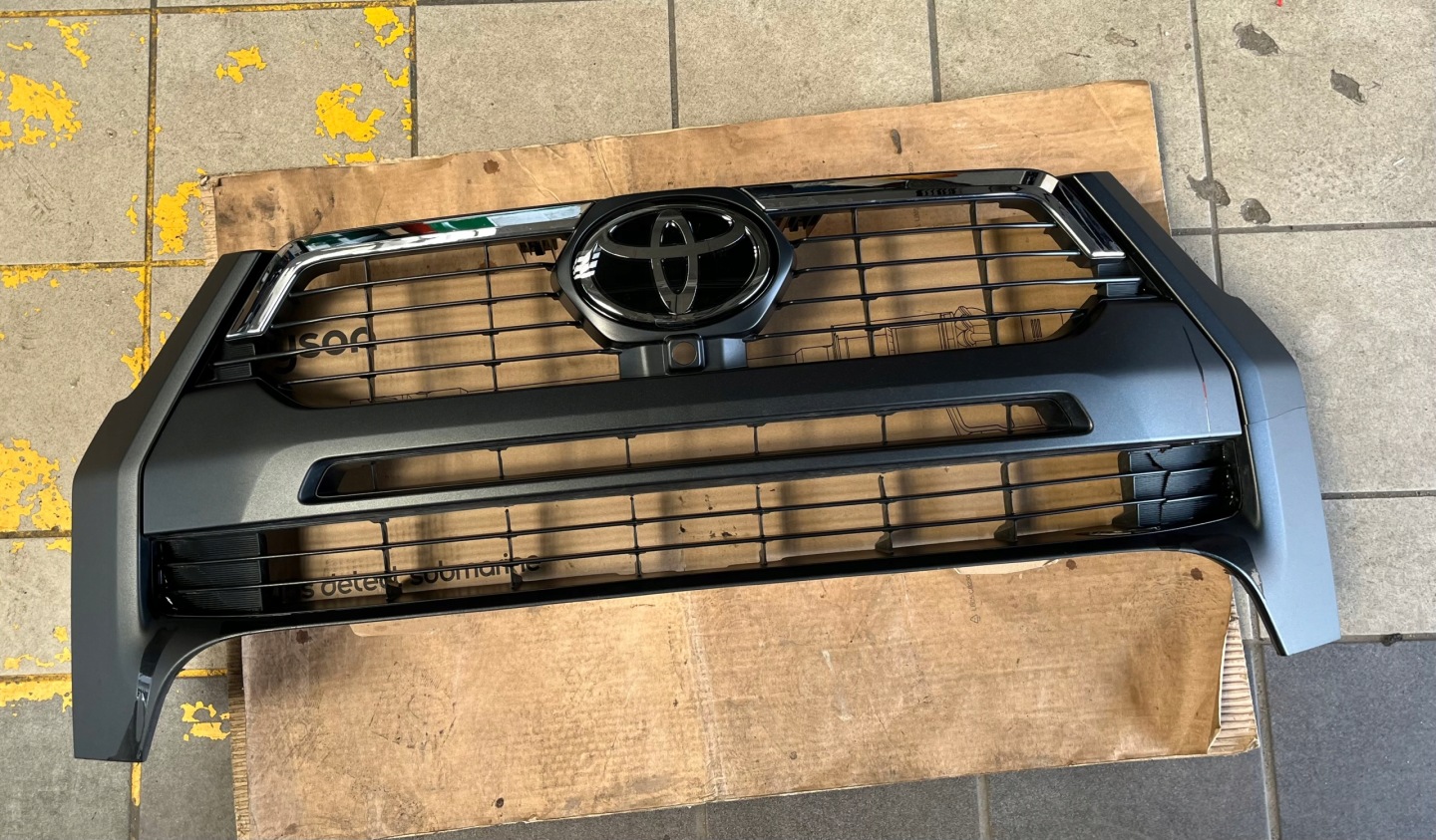 Toyota Hilux AN1P Kühlergrill FRONTGRILL Kühlergitter 53111YP440 - Thumbnail 1