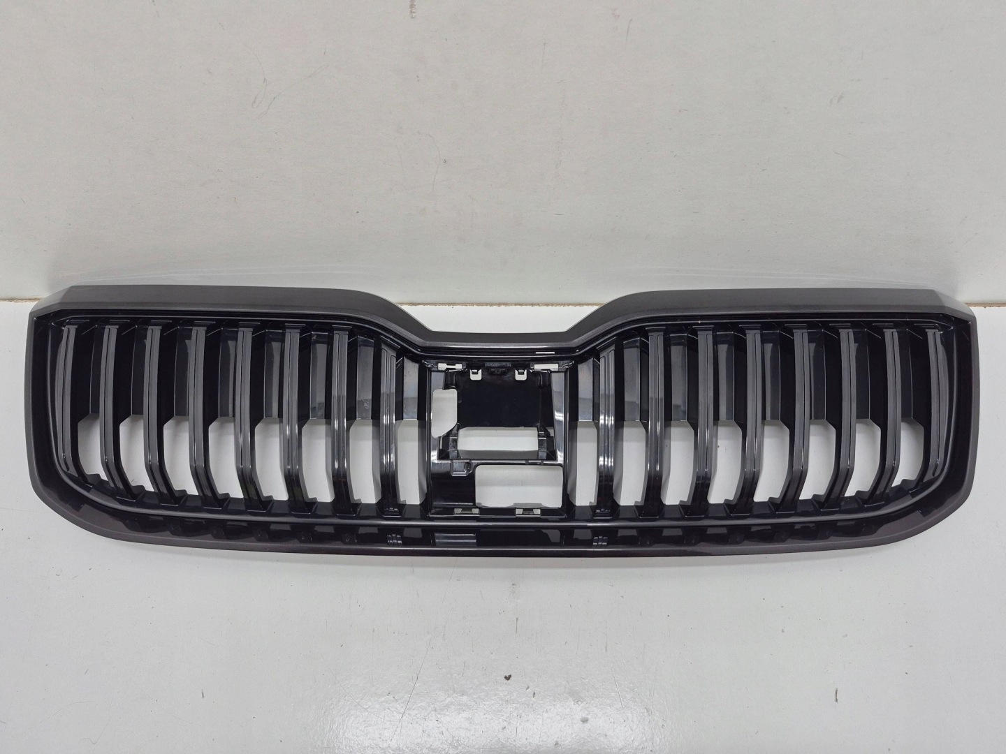 Skoda Superb 3U Kühlergrill FRONTGRILL Kühlergitter 3V0853653GS - Thumbnail 1