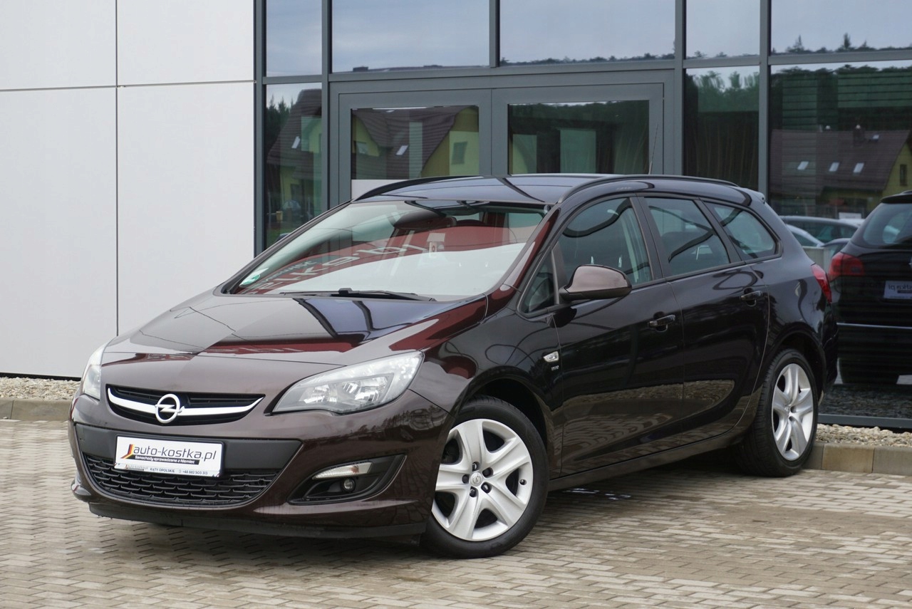 Opel Astra J Sports Tourer Facelifting 1.4 Turbo ECOTEC 140KM 2014