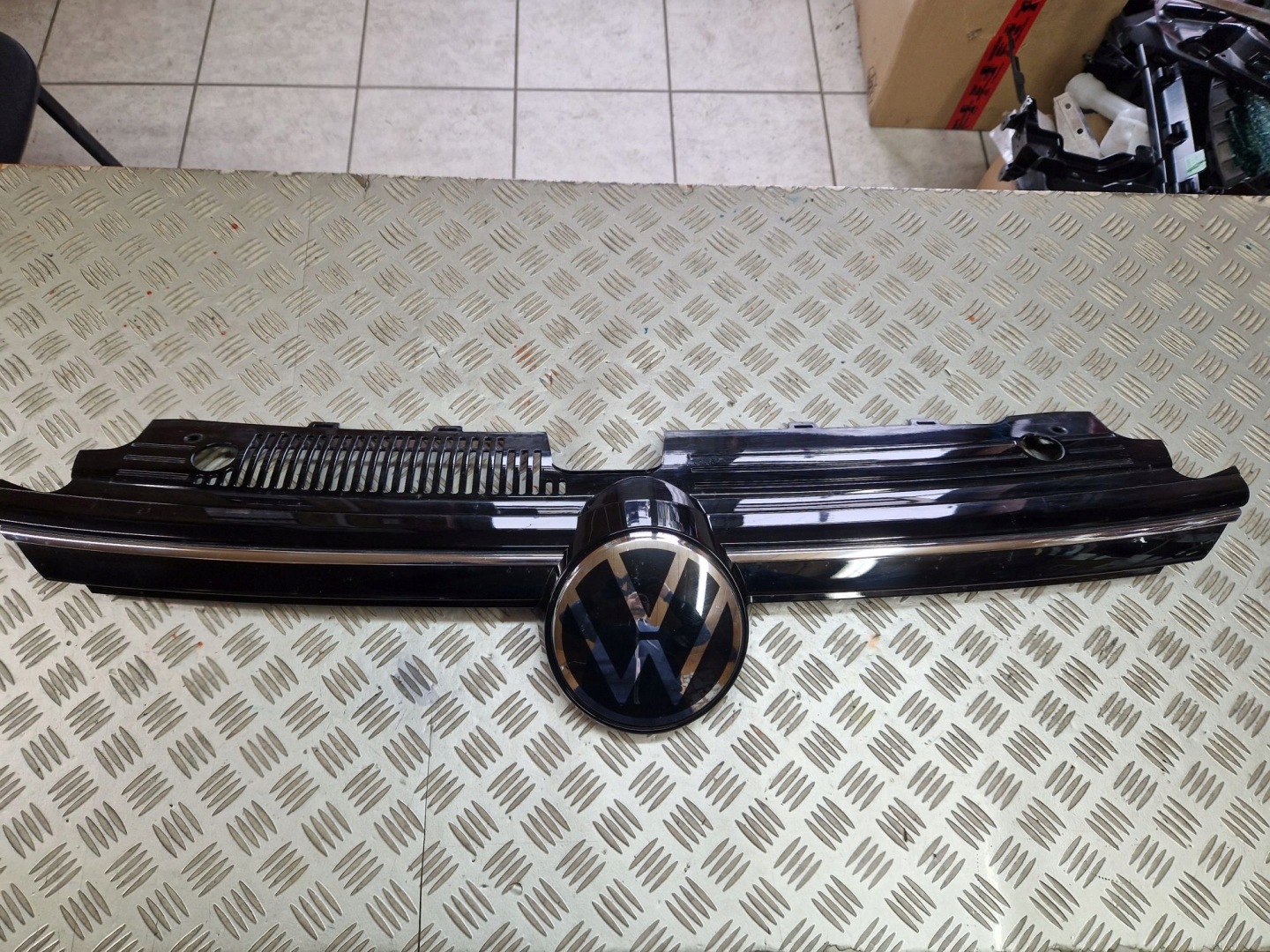 VW Golf V Kühlergrill FRONTGRILL Kühlergitter 5H0853651NV - Thumbnail 1