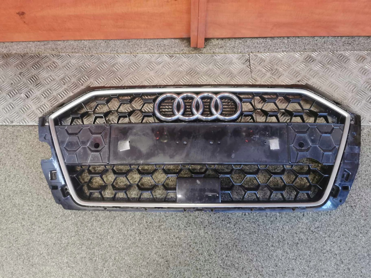 Audi 82A Kühlergrill FRONTGRILL Kühlergitter 82A853651B - Thumbnail 1