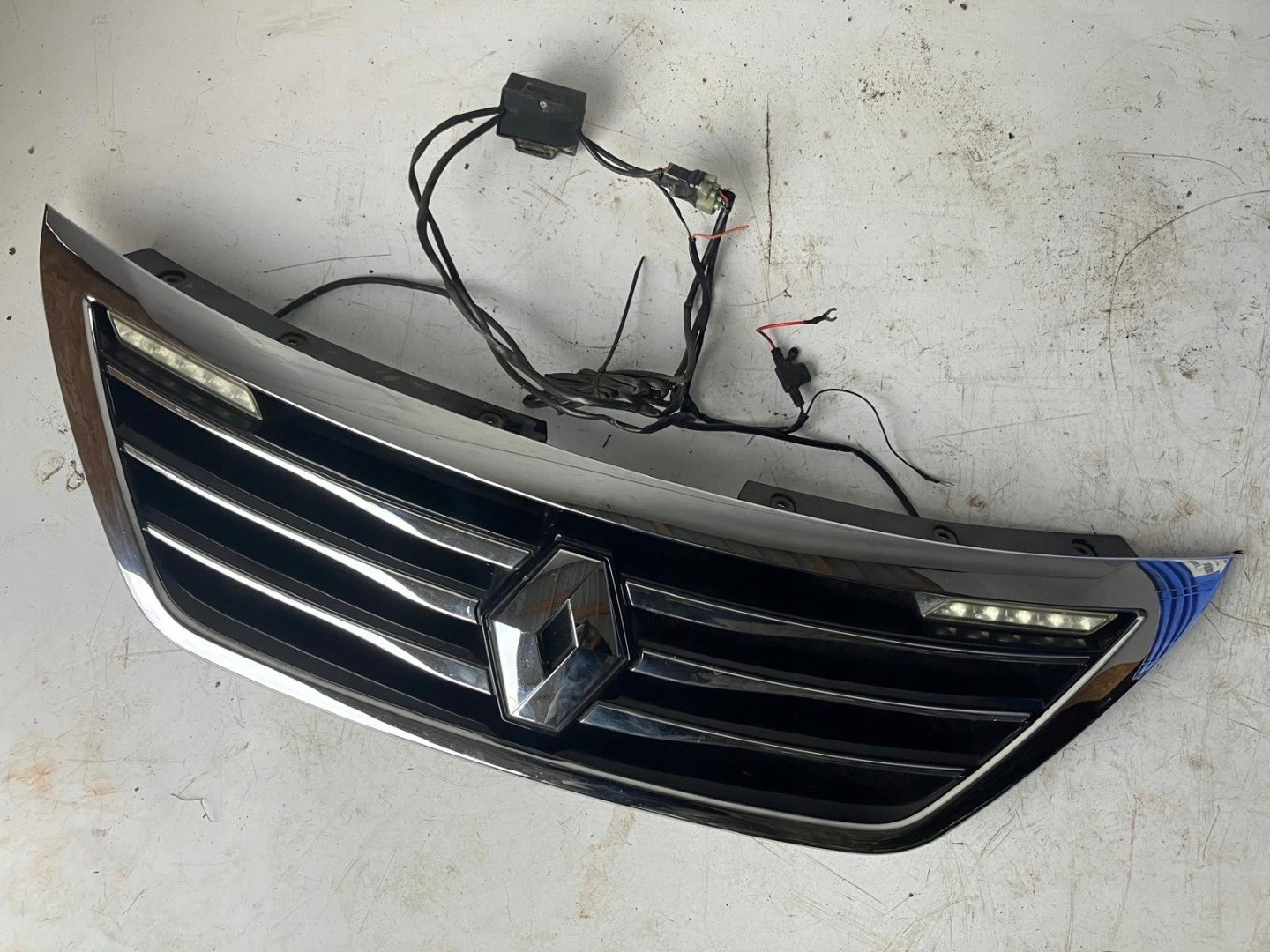 Renault Latitude L70 Kühlergrill FRONTGRILL Kühlergitter - Thumbnail 1