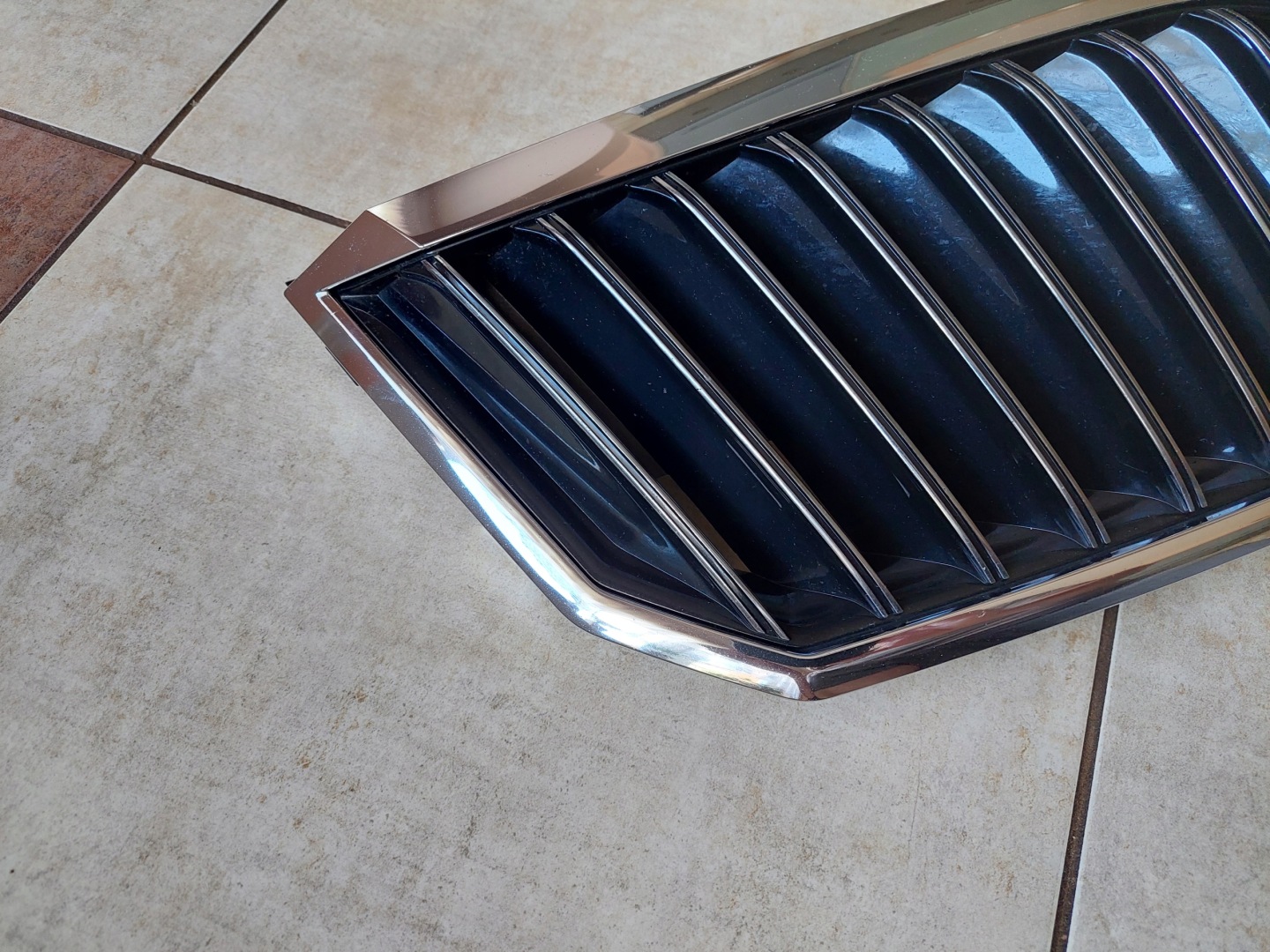 Skoda Superb 3U Kühlergrill FRONTGRILL Kühlergitter 3T0853668B - Thumbnail 4