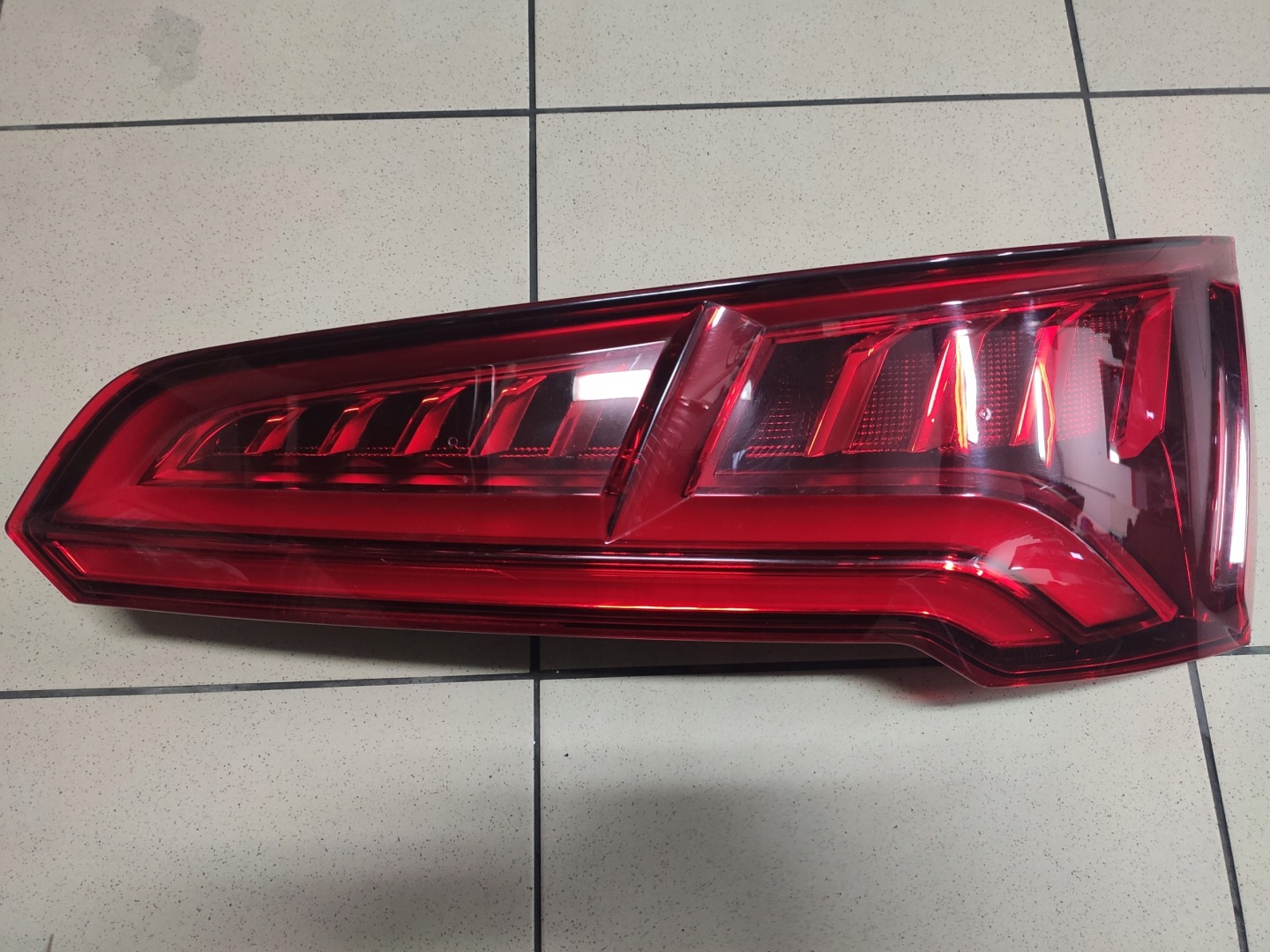 Audi Q5 Rückleuchte 80A945094 Rearlamp - Thumbnail 1