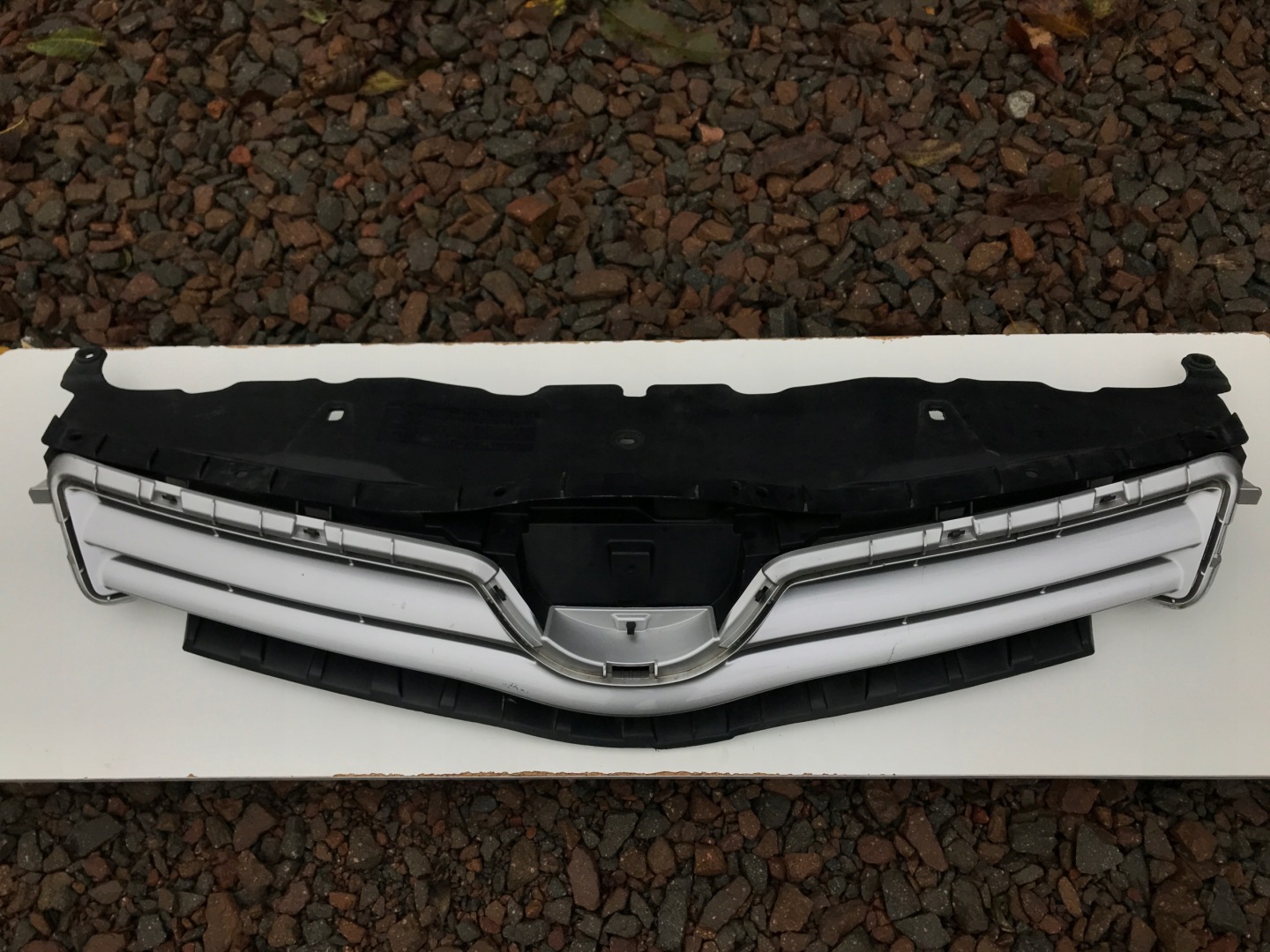 Toyota Auris E150 Kühlergrill FRONTGRILL Kühlergitter - Thumbnail 1