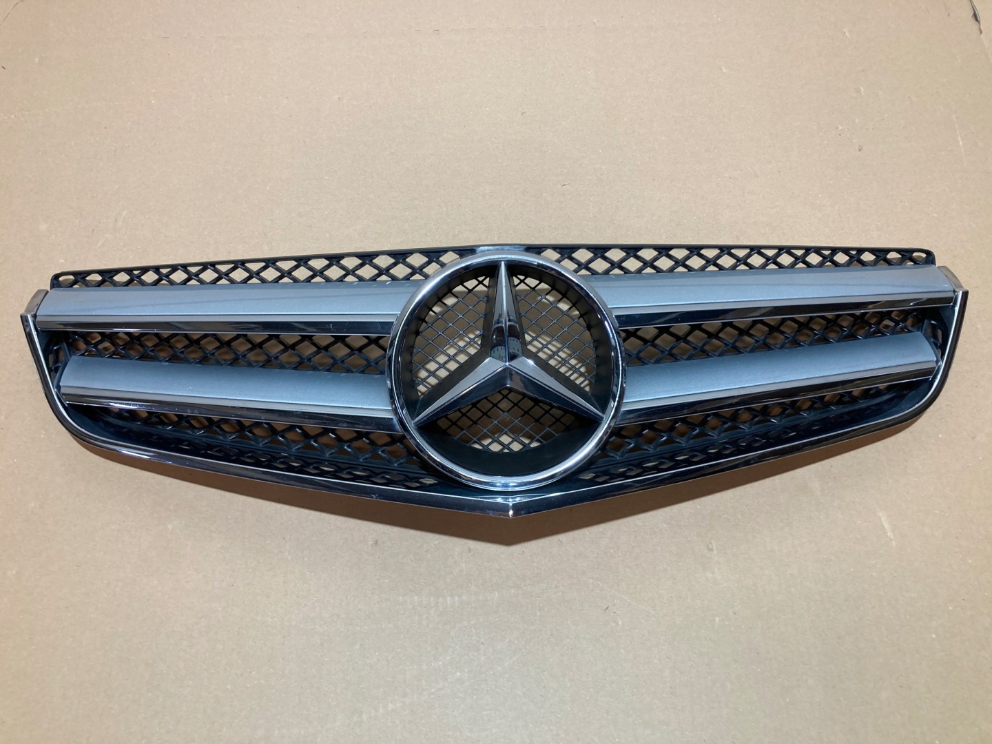 Mercedes-Benz E-Klasse W207 Kühlergrill FRONTGRILL Kühlergitter A2078880283 - Thumbnail 1