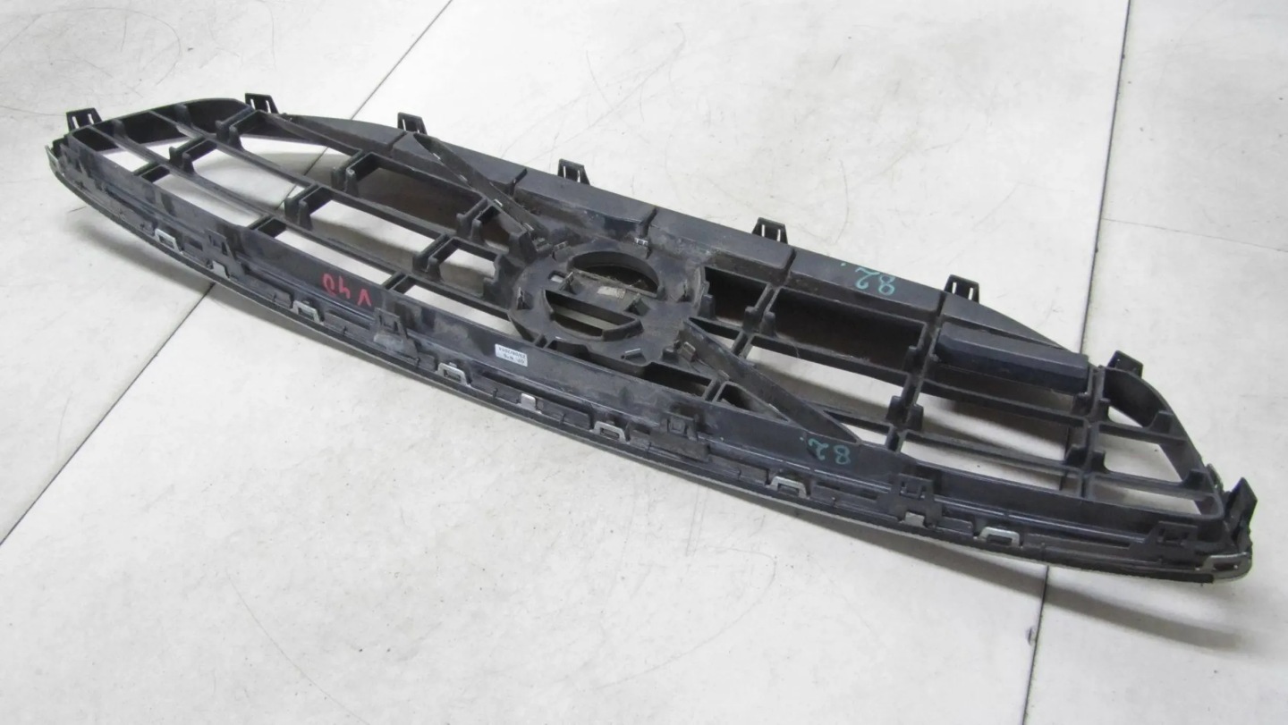 Volvo S40/S50/V40/V50 V40 Kühlergrill FRONTGRILL Kühlergitter 31353120 - Thumbnail 9