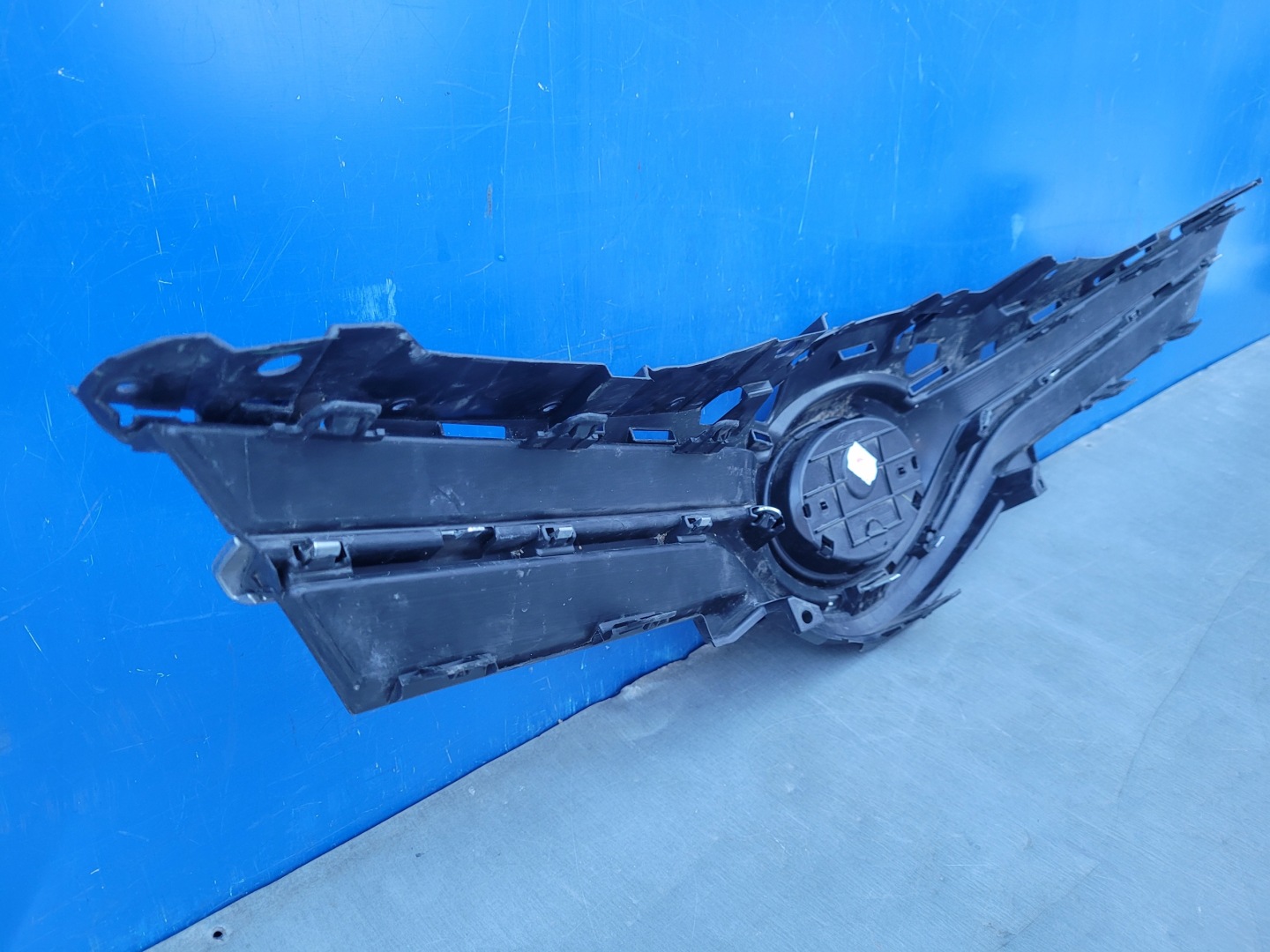 Toyota Yaris I P1 Kühlergrill FRONTGRILL Kühlergitter 531010D660 - Thumbnail 10