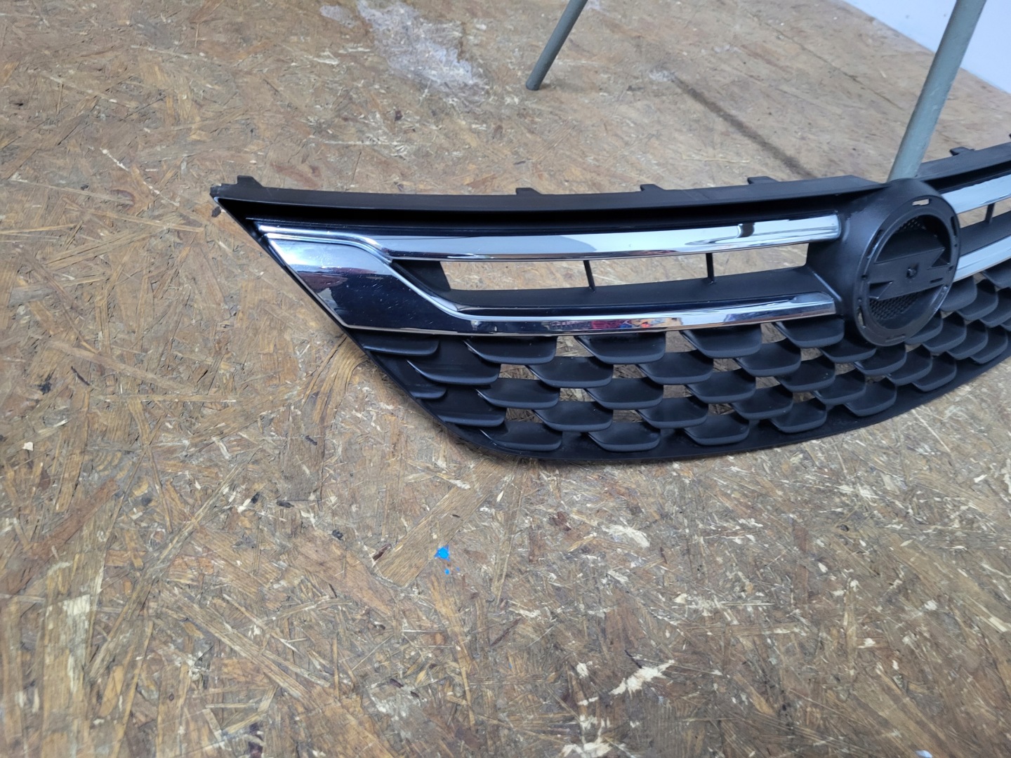 Opel Astra Kühlergrill FRONTGRILL Kühlergitter 98003185 - Thumbnail 3
