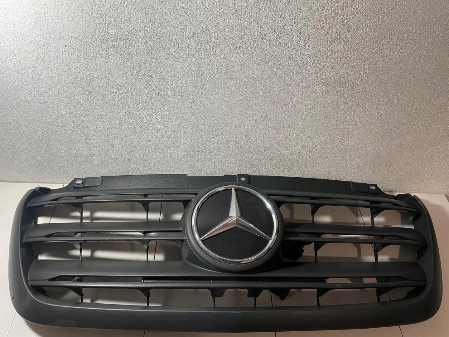 Mercedes-Benz Sprinter W910 Kühlergrill FRONTGRILL Kühlergitter A9108851101 - Thumbnail 1