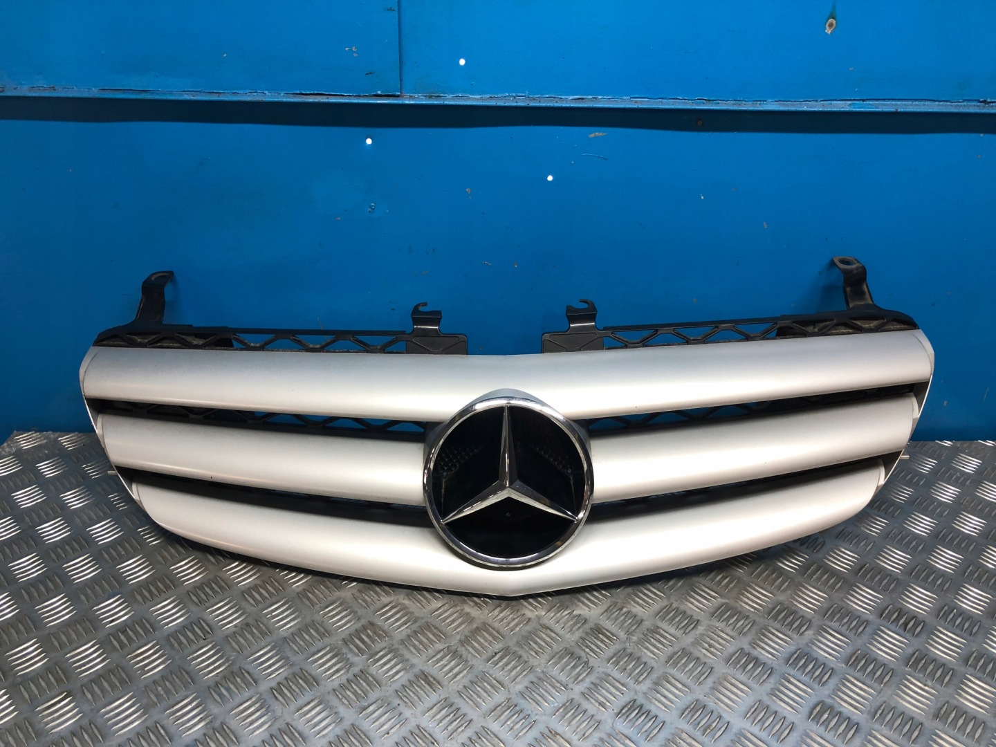 Mercedes-Benz R-Klasse W251 Kühlergrill FRONTGRILL Kühlergitter A2518880023 - Thumbnail 1