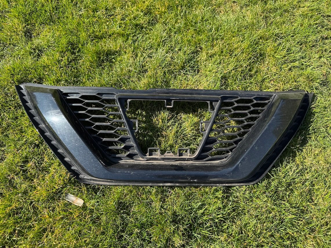 Nissan Qashqai J11 Kühlergrill FRONTGRILL Kühlergitter 62310HV00A - Thumbnail 1