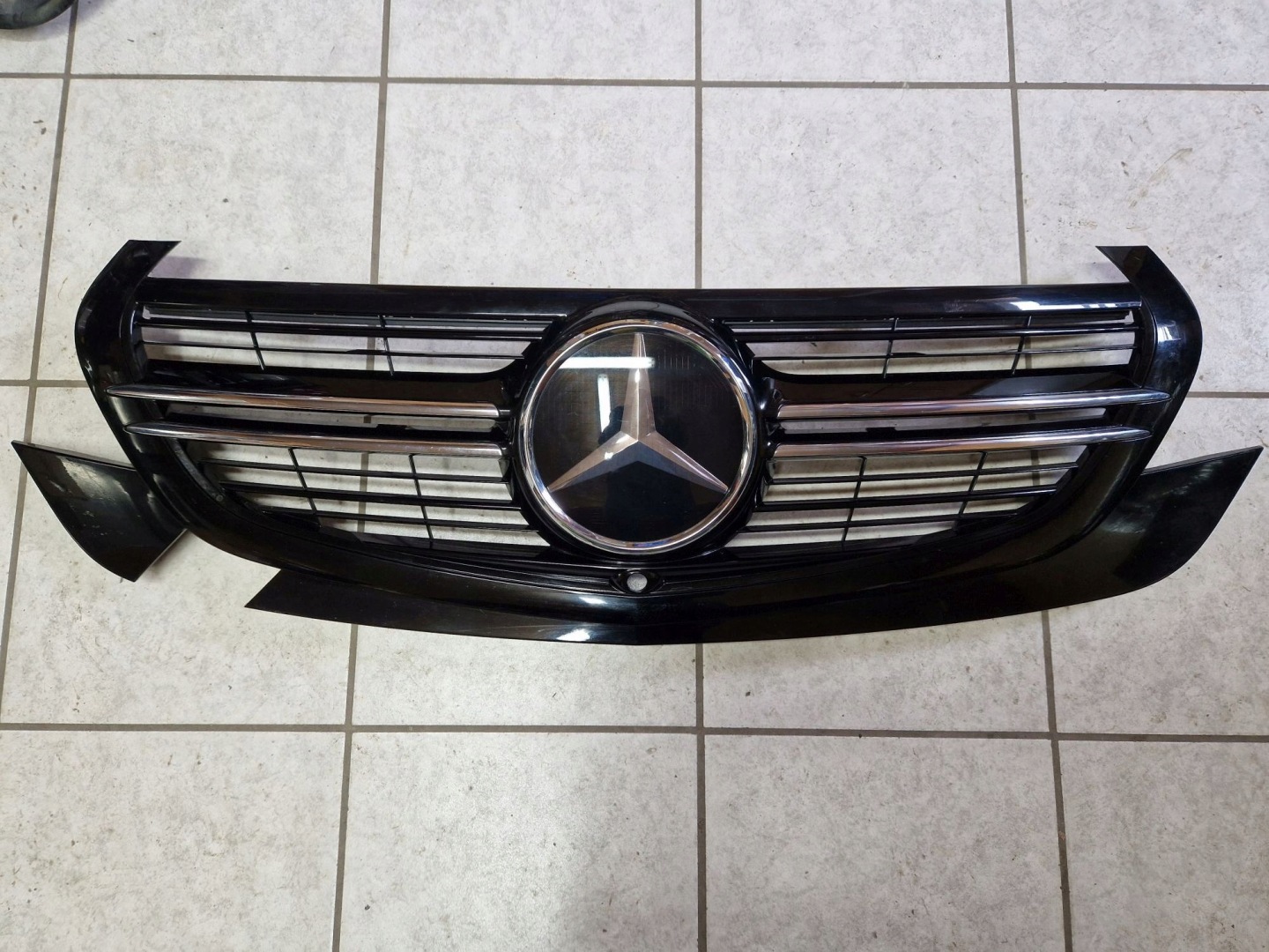 Mercedes-Benz EQC N293 Kühlergrill FRONTGRILL Kühlergitter A2938883800 - Thumbnail 1