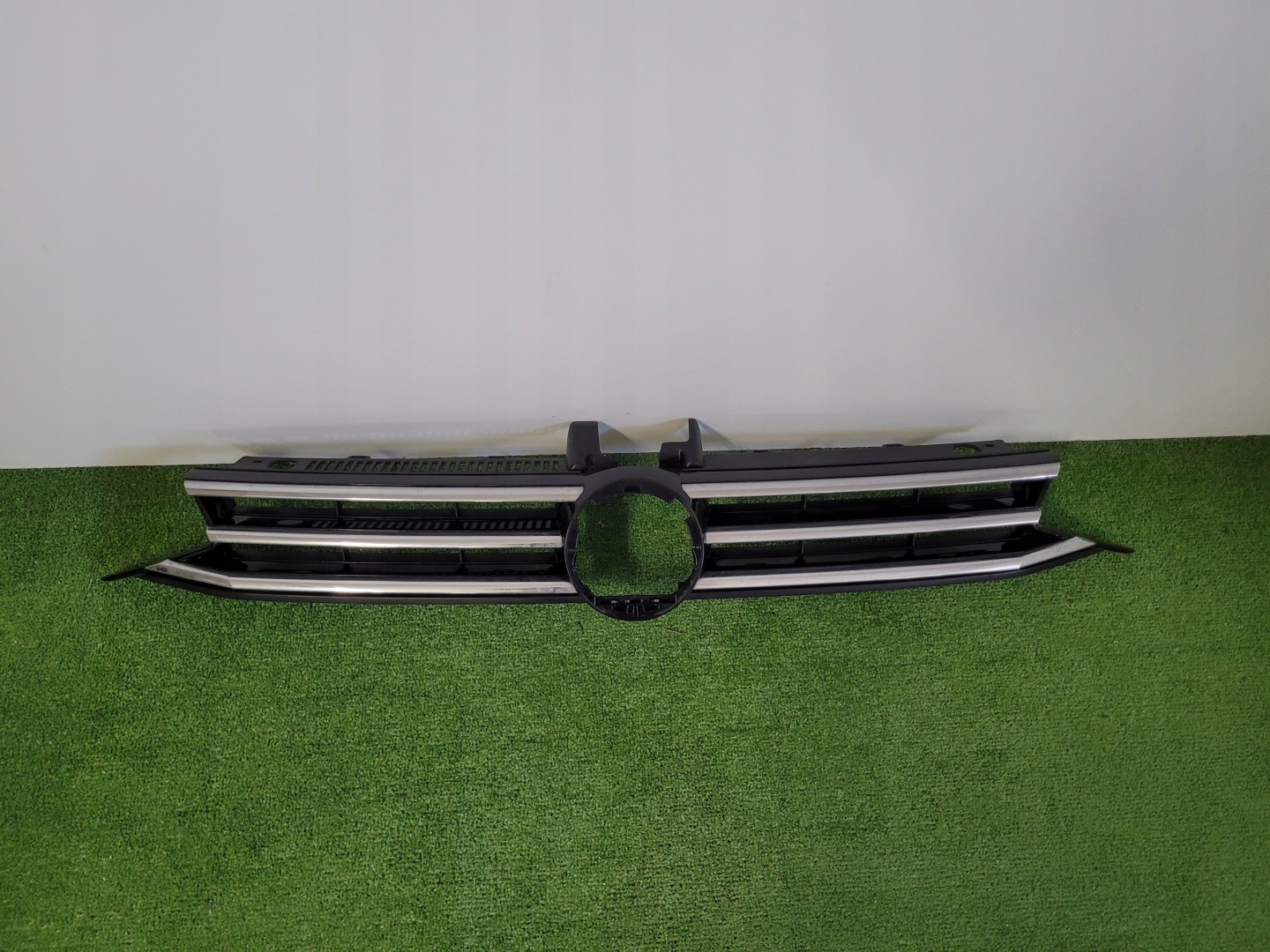 VW Touran I Kühlergrill FRONTGRILL Kühlergitter 5TA853651 - Thumbnail 1