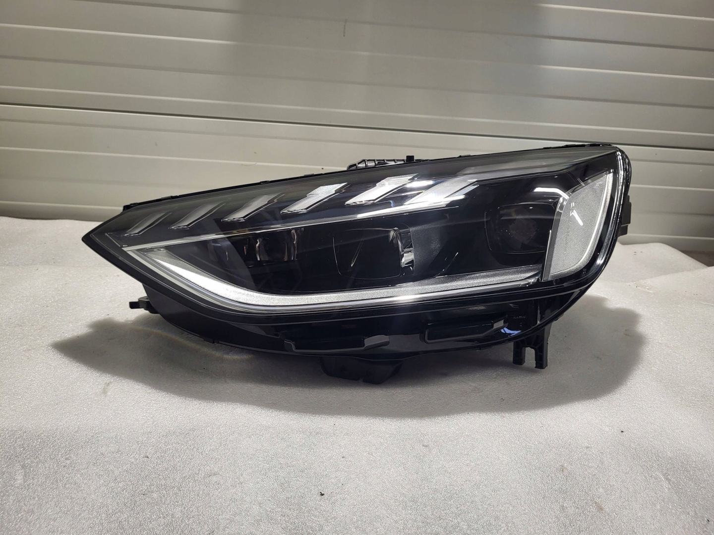 Frontscheinwerfer Audi A4 B9 8W0941033D LED Links Scheinwerfer Headlight - Thumbnail 1