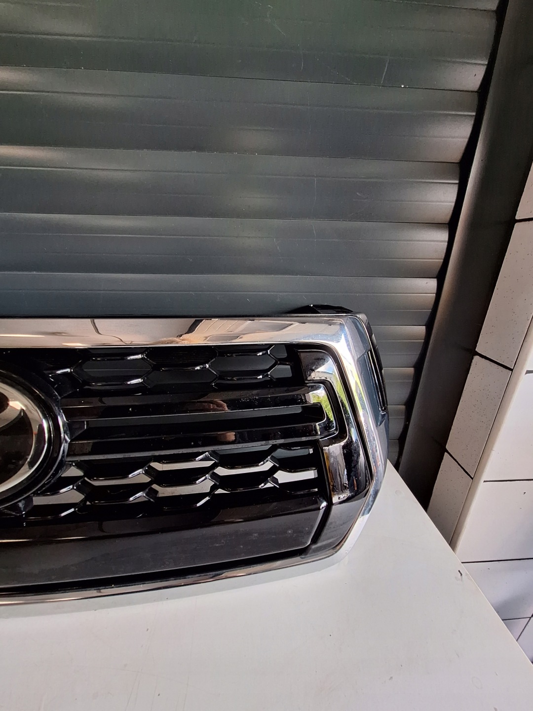 Toyota Hilux AN1P Kühlergrill FRONTGRILL Kühlergitter 53111YP100 - Thumbnail 3