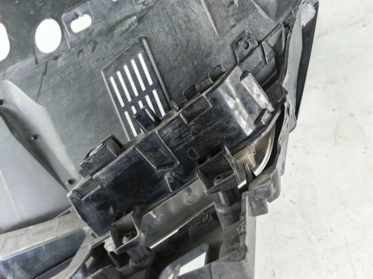 Renault Clio X98 Kühlergrill FRONTGRILL Kühlergitter 622561433R - Thumbnail 11