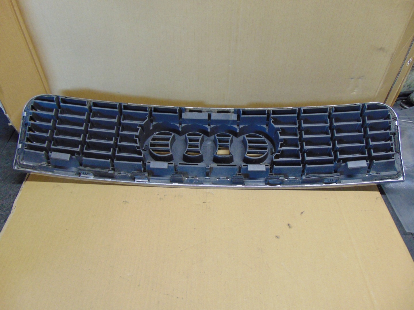 Audi A4 B6 Kühlergrill FRONTGRILL Kühlergitter 8E0853651DM - Thumbnail 5