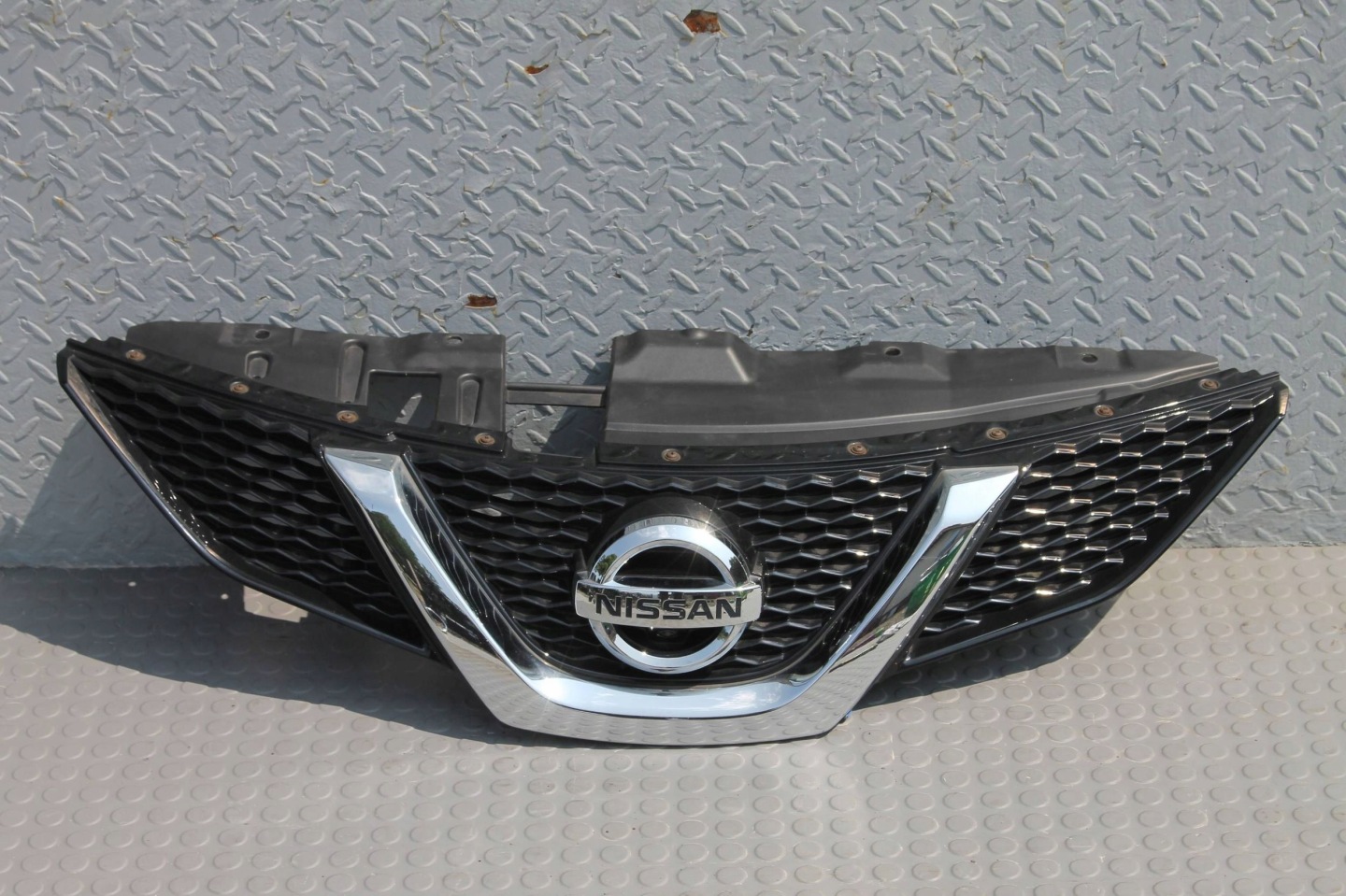 Nissan Qashqai J11 Kühlergrill FRONTGRILL Kühlergitter 623124EA0D - Thumbnail 1