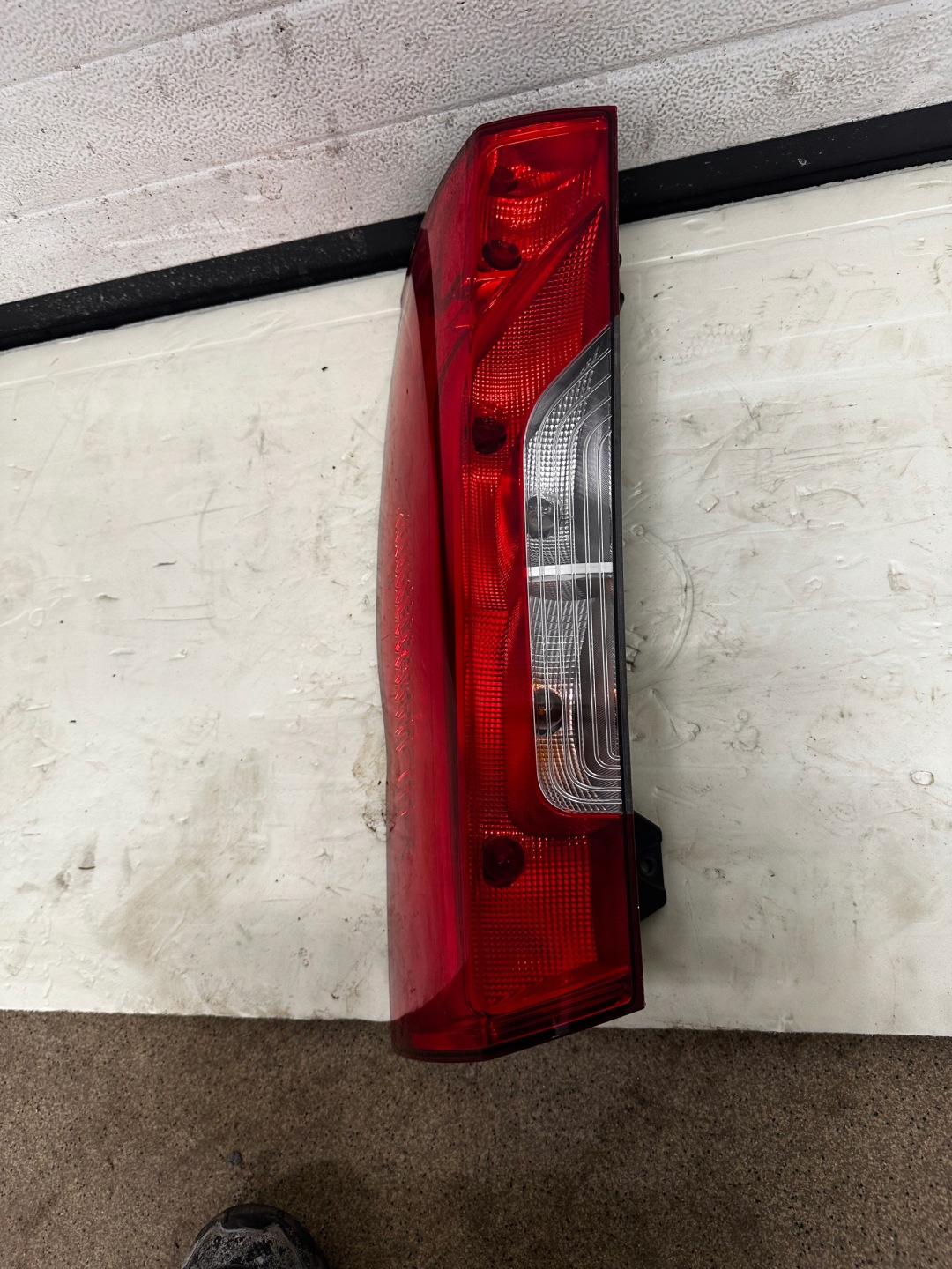 Mercedes-Benz Sprinter W910 Rückleuchte A9108200100 Rearlamp - Thumbnail 2