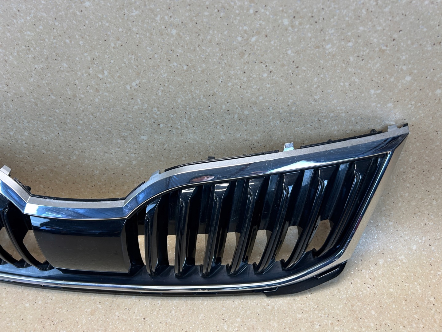 Skoda Octavia 1U Kühlergrill FRONTGRILL Kühlergitter 5E0853653CD - Thumbnail 6