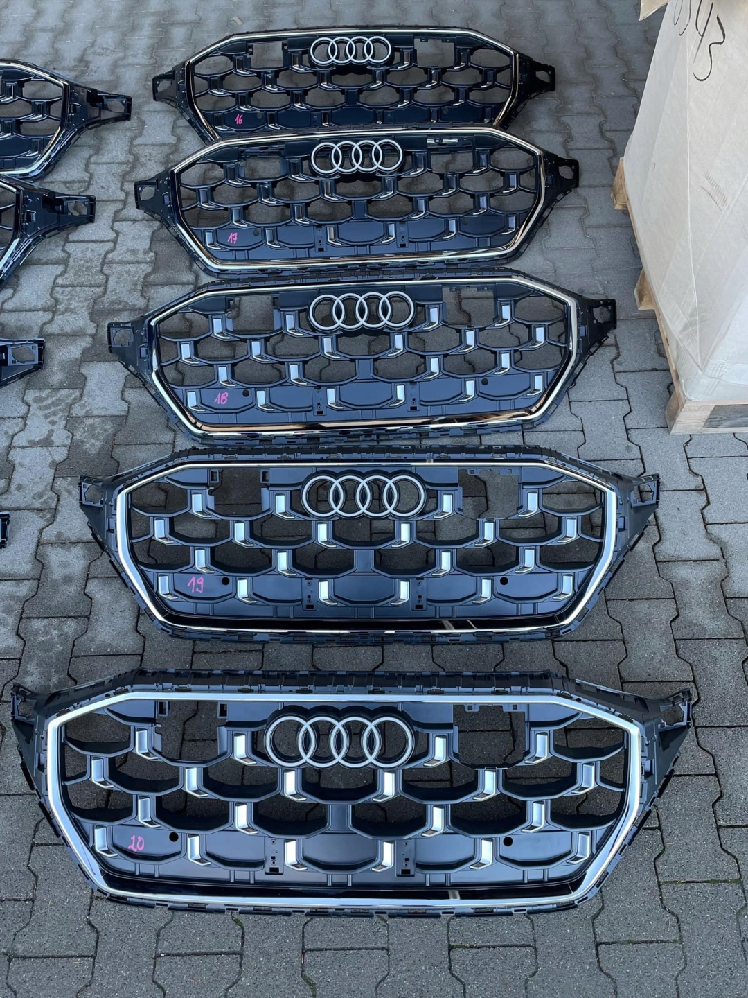 Audi Q8 Kühlergrill FRONTGRILL Kühlergitter 4M8853651BS - Thumbnail 4