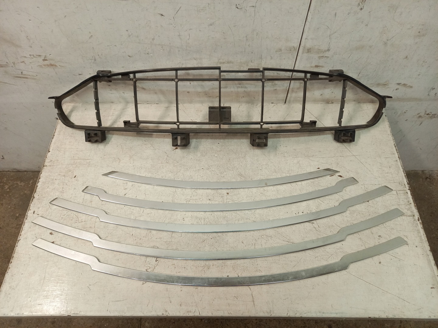 Aston Martin DB9 I VH1 Kühlergrill FRONTGRILL Kühlergitter 8D338190AU - Thumbnail 4
