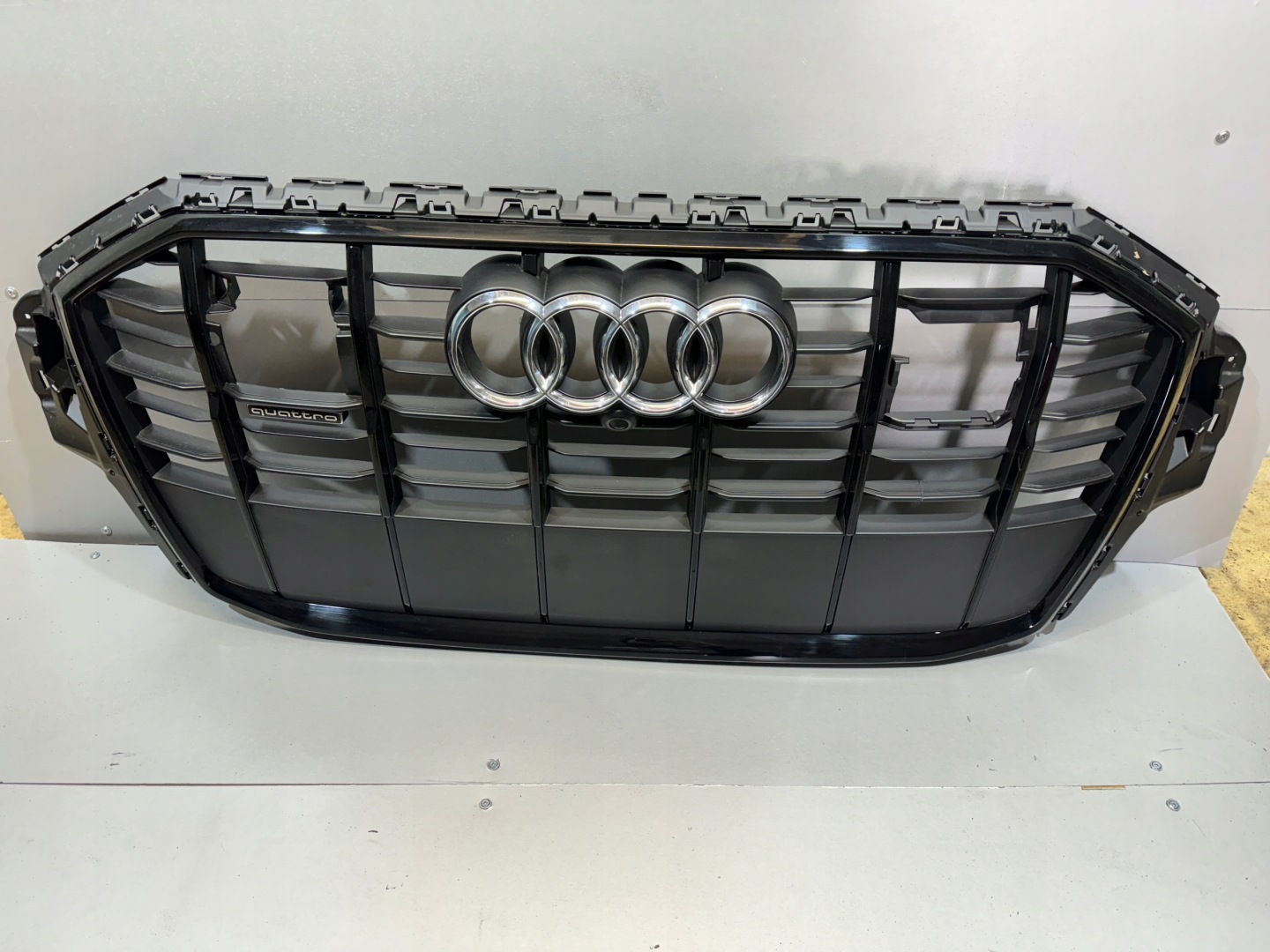 Audi Q7 Kühlergrill FRONTGRILL Kühlergitter 4M0853651AJ - Thumbnail 1