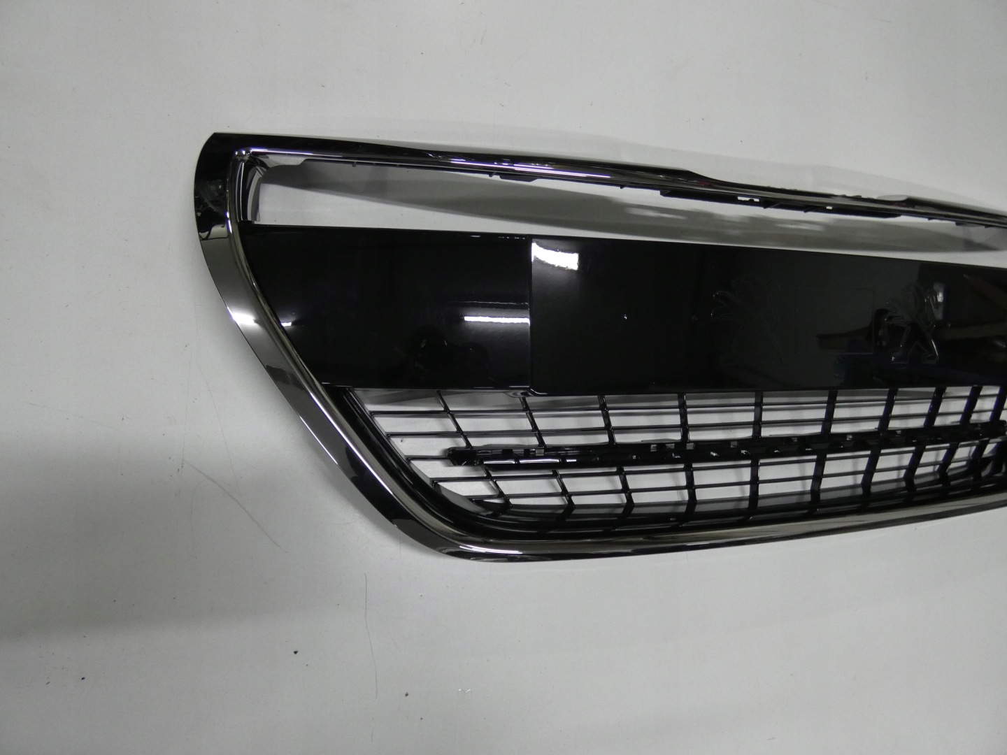 Peugeot 208 I Kühlergrill FRONTGRILL Kühlergitter - Thumbnail 4