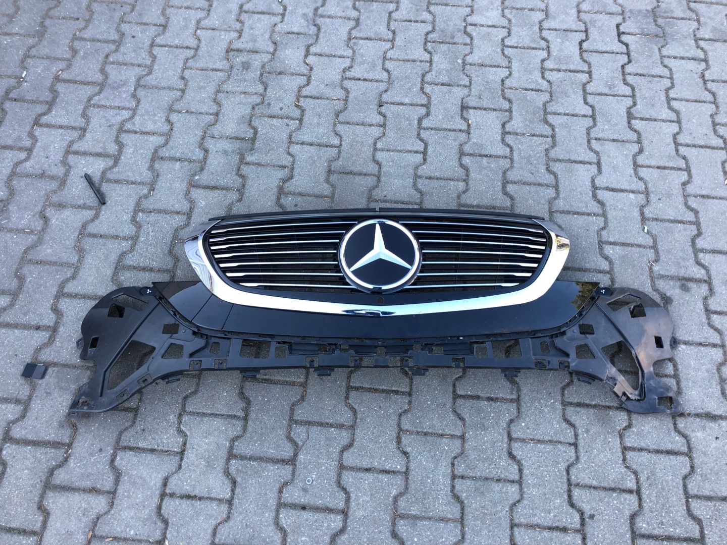 Mercedes-Benz EQC N293 Kühlergrill FRONTGRILL Kühlergitter A2939069200 - Thumbnail 1