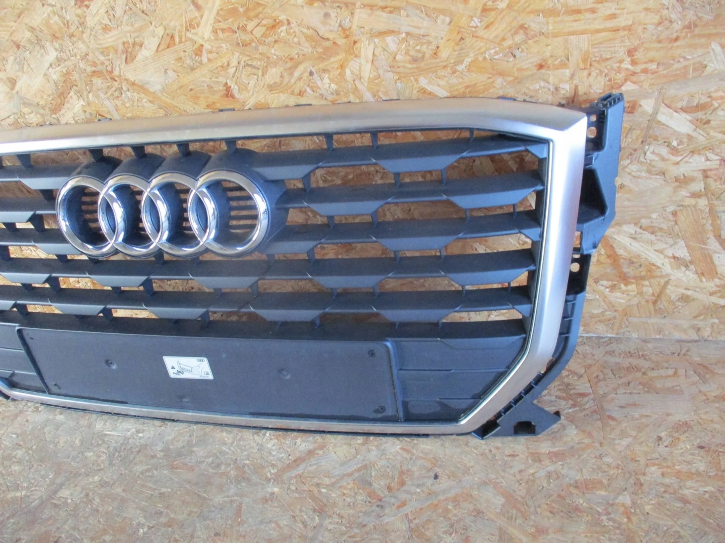 Audi Q2 Kühlergrill FRONTGRILL Kühlergitter 81A853651 - Thumbnail 2