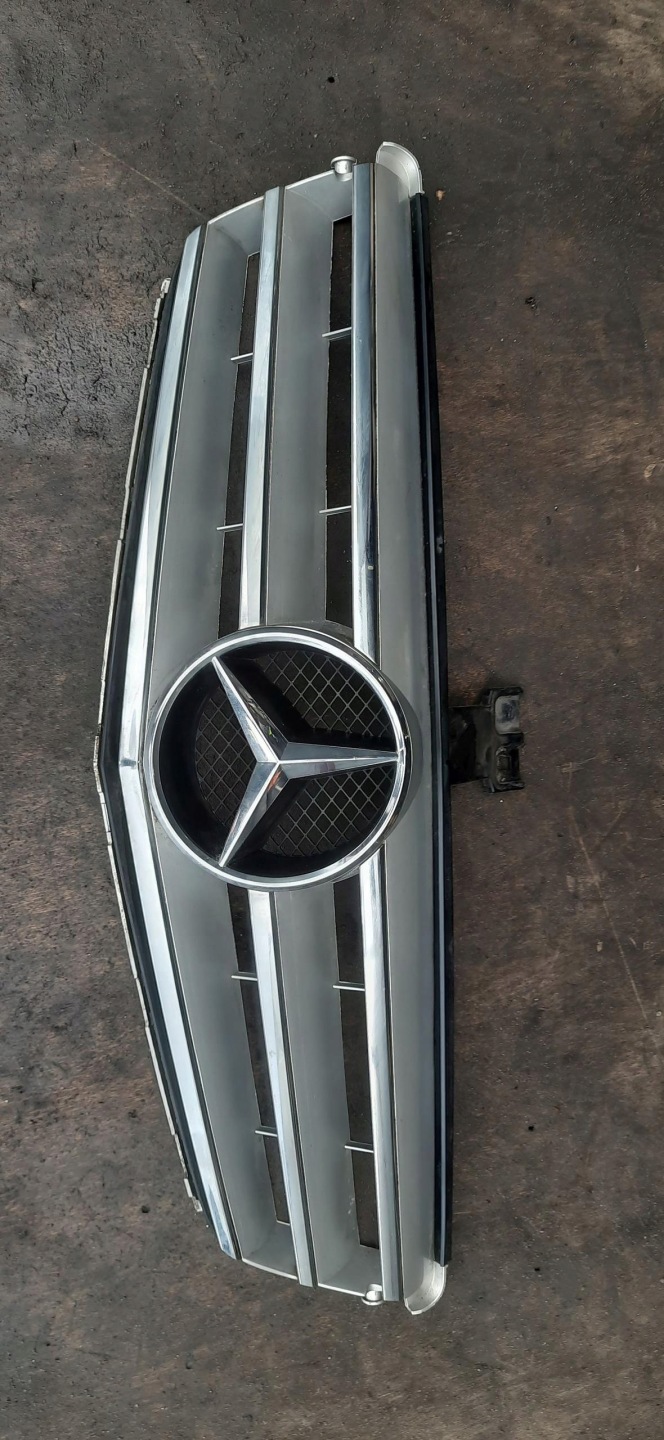 Mercedes-Benz C-Klasse W204 Kühlergrill FRONTGRILL Kühlergitter A2048800023 - Thumbnail 1